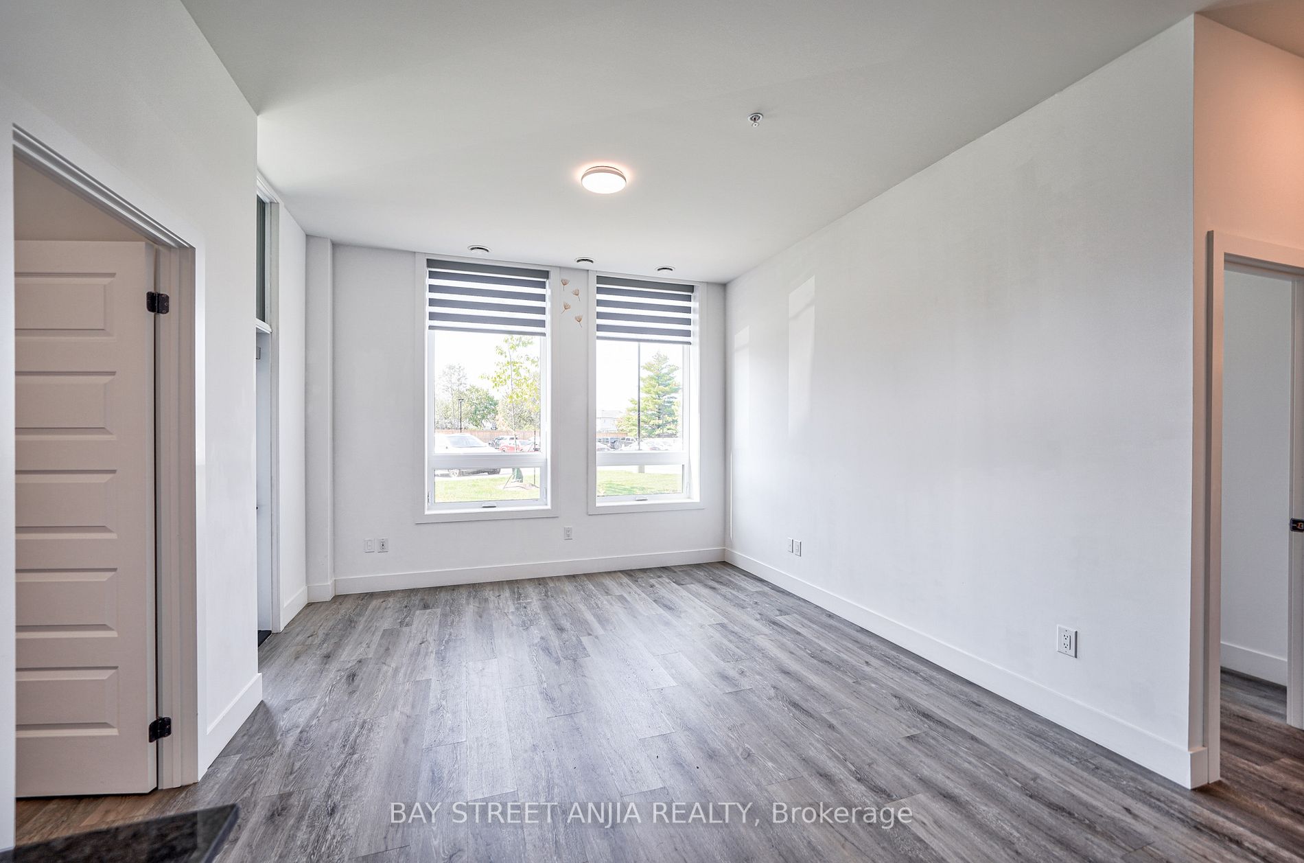 26 Lowes Rd W, #105