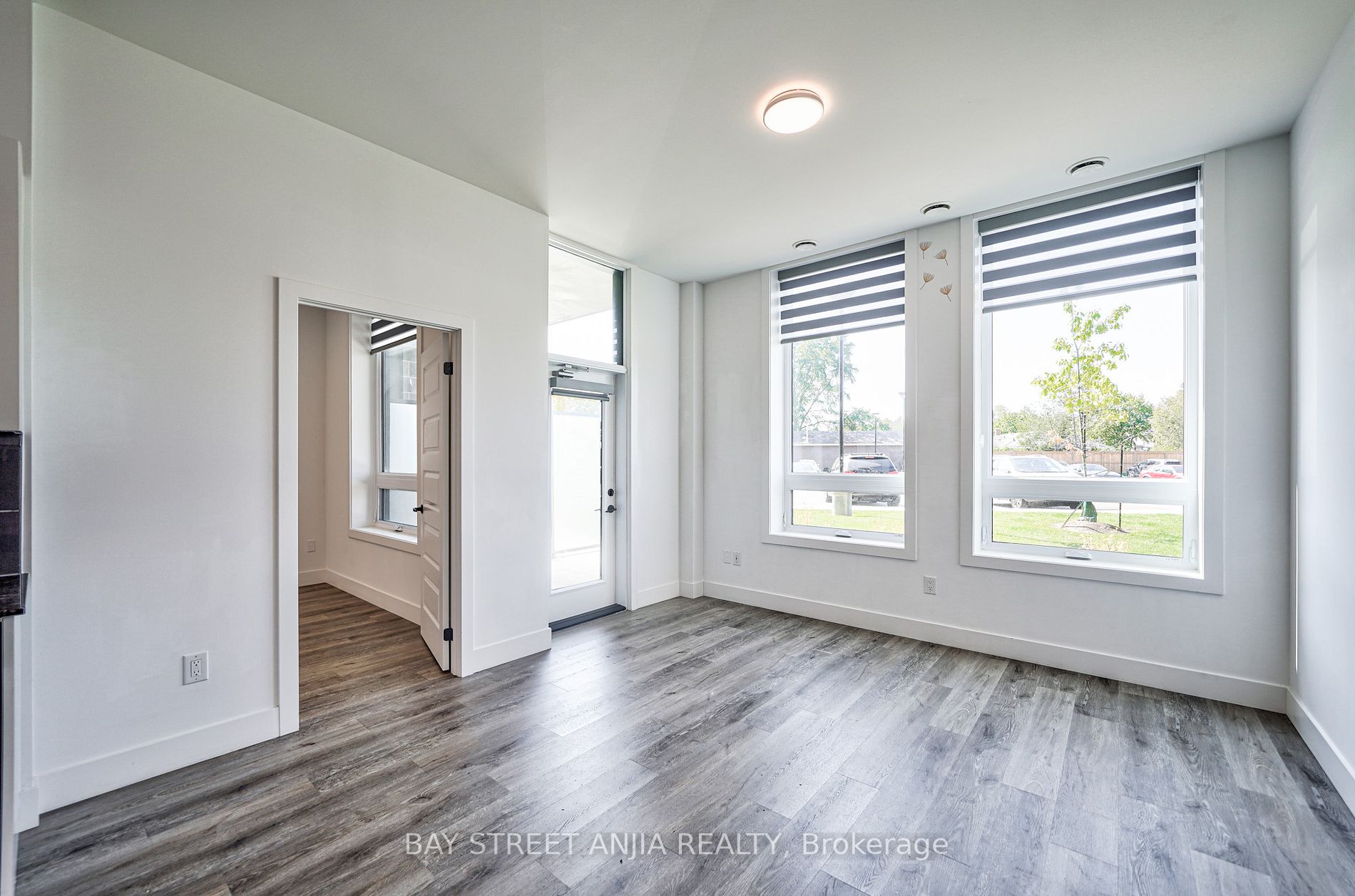 26 Lowes Rd W, #105