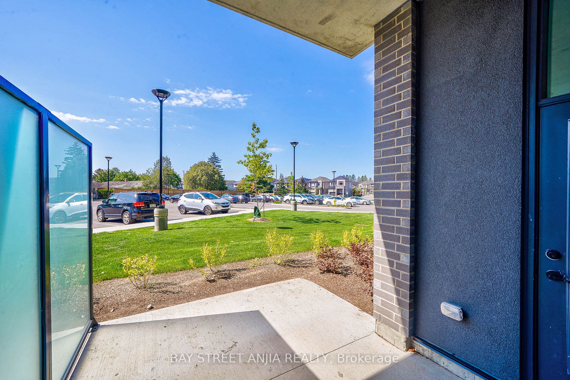 26 Lowes Rd W, #105