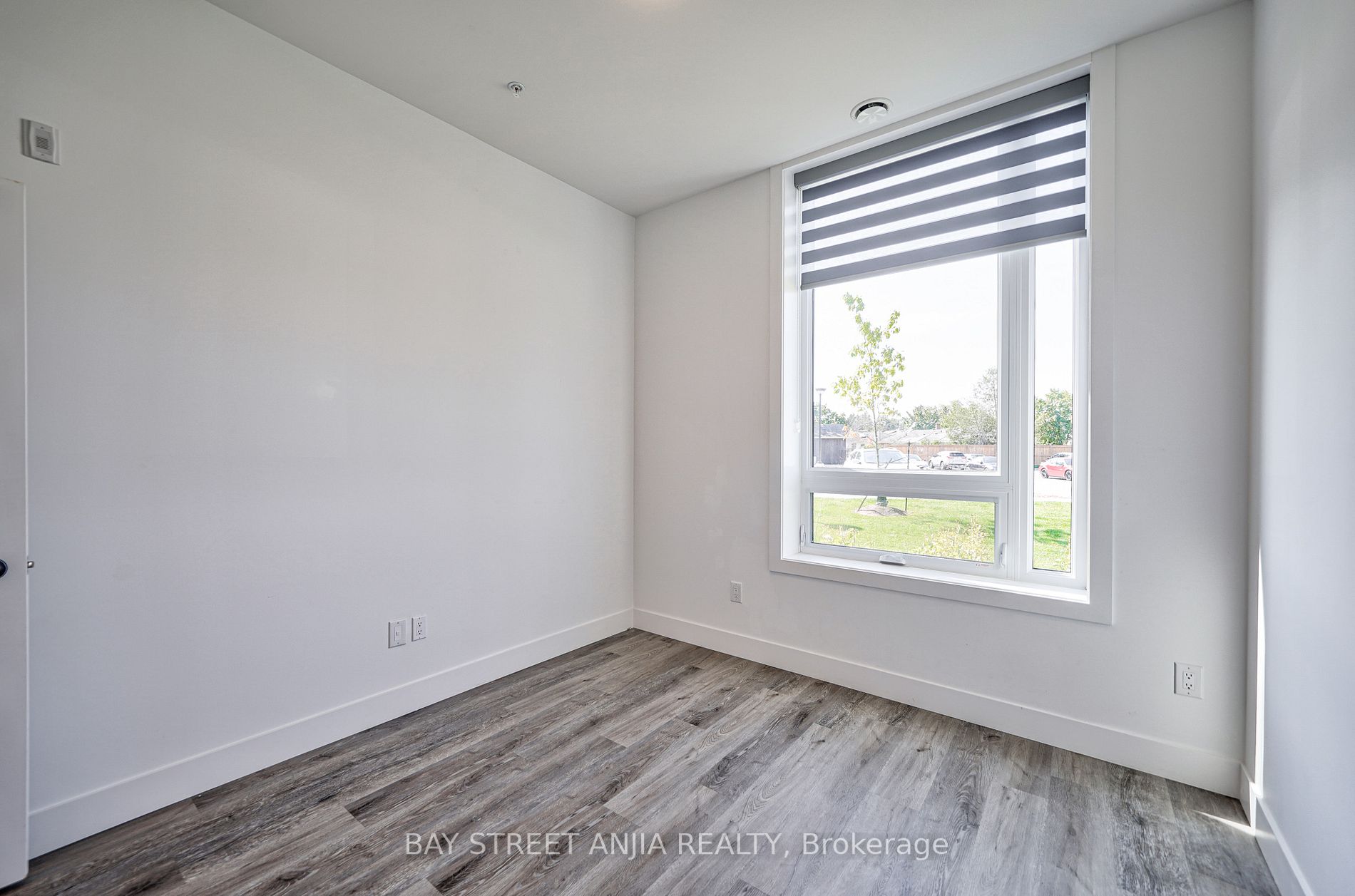 26 Lowes Rd W, #105