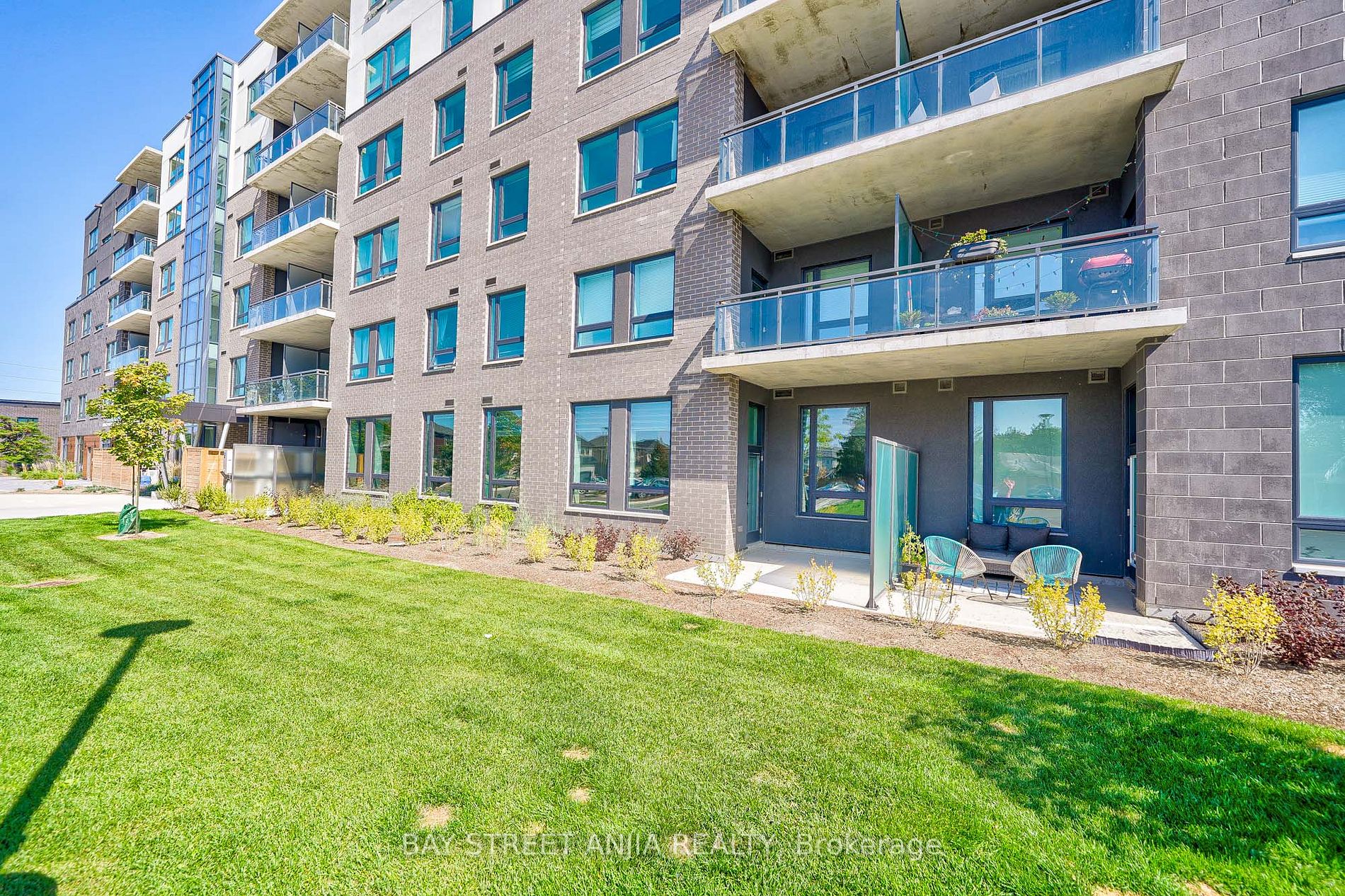 26 Lowes Rd W, #105