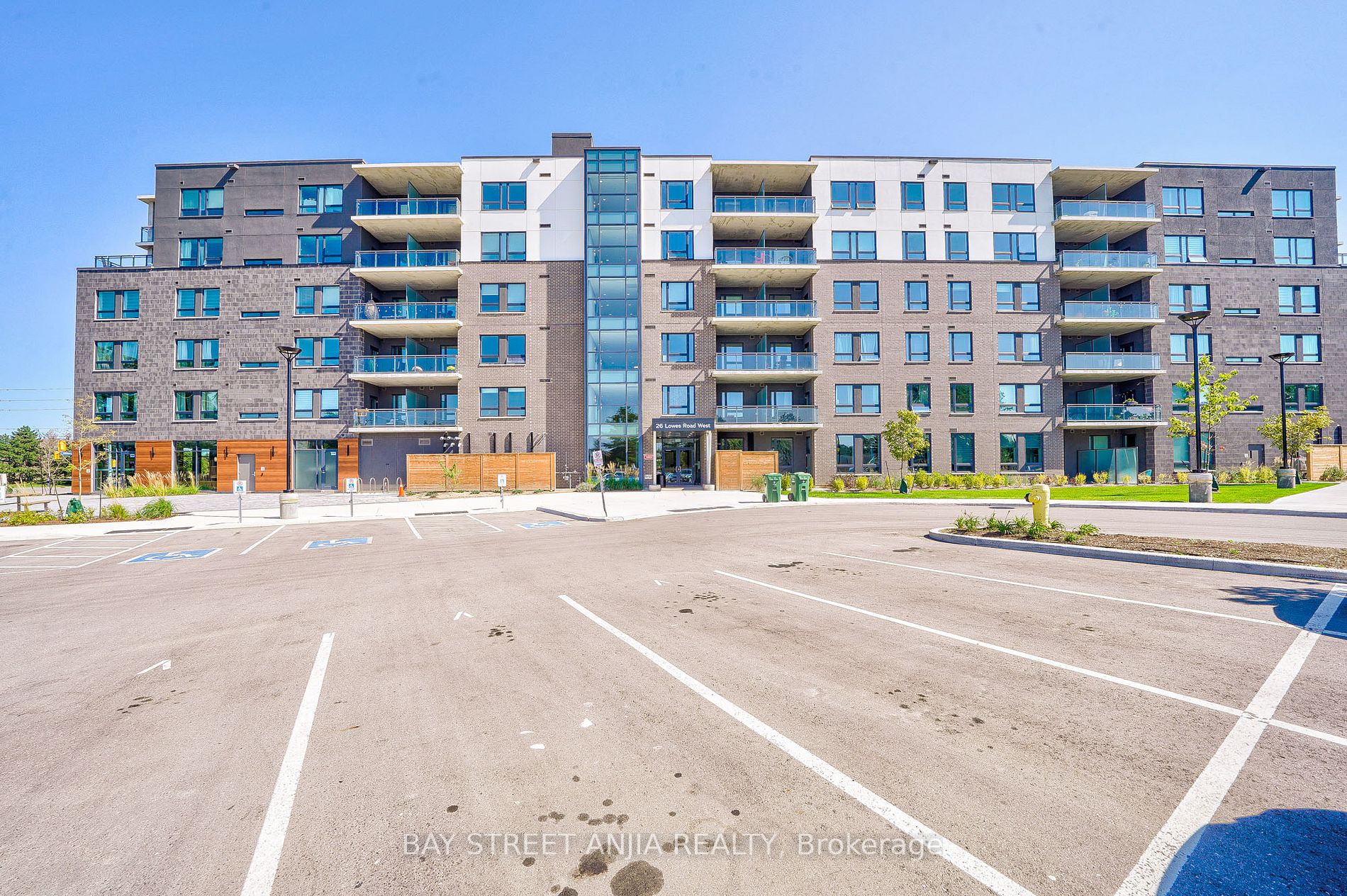 26 Lowes Rd W, #105