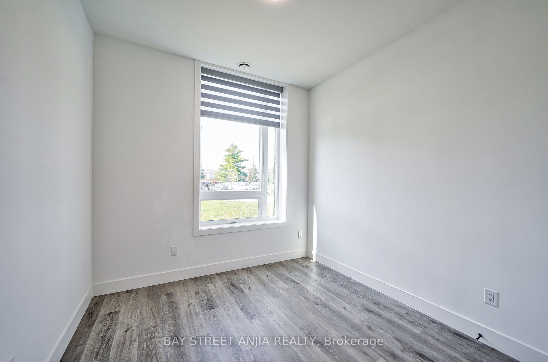 26 Lowes Rd W, #105