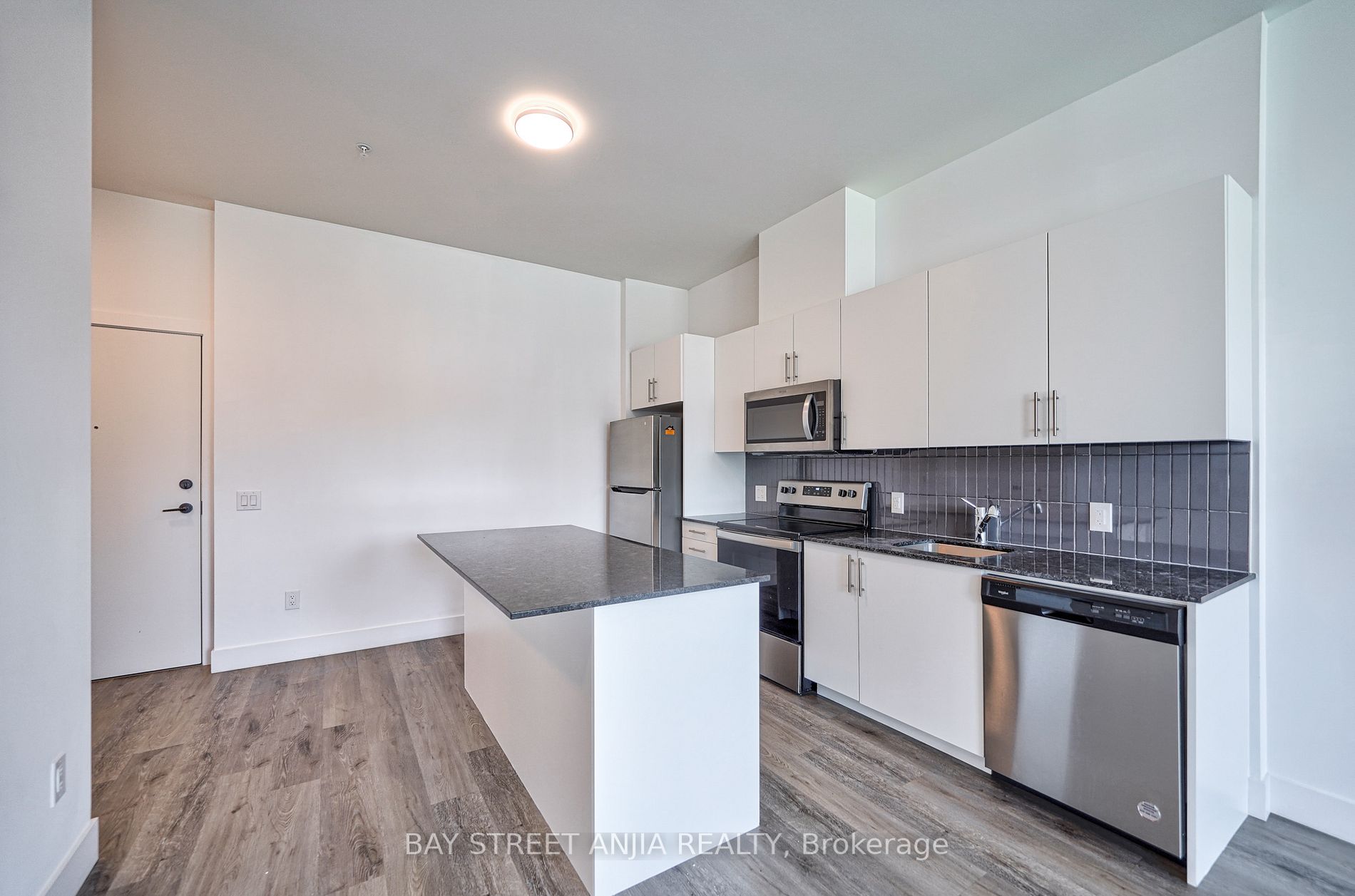 26 Lowes Rd W, #105