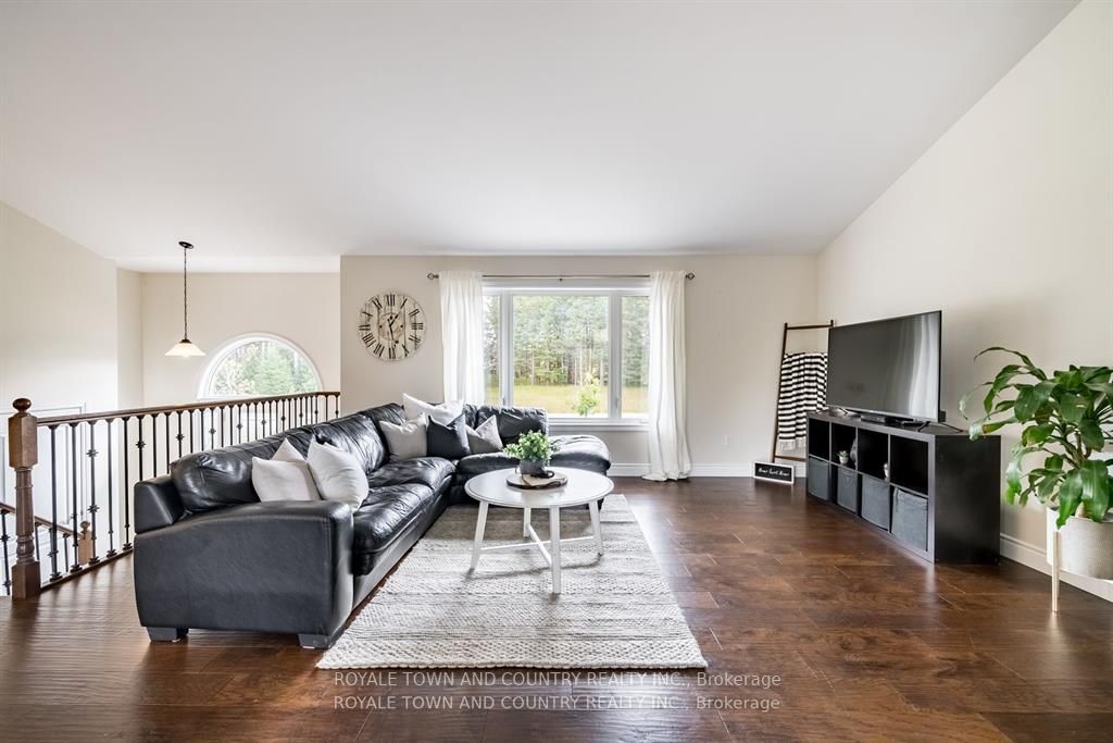 7 Rustlewood Ave