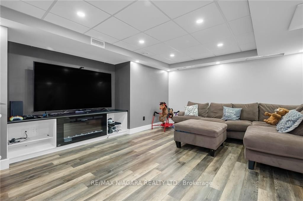 261 Cardinal Cres
