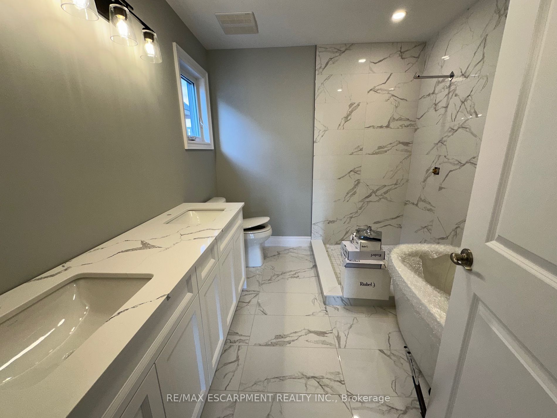 29 Alicia Cres