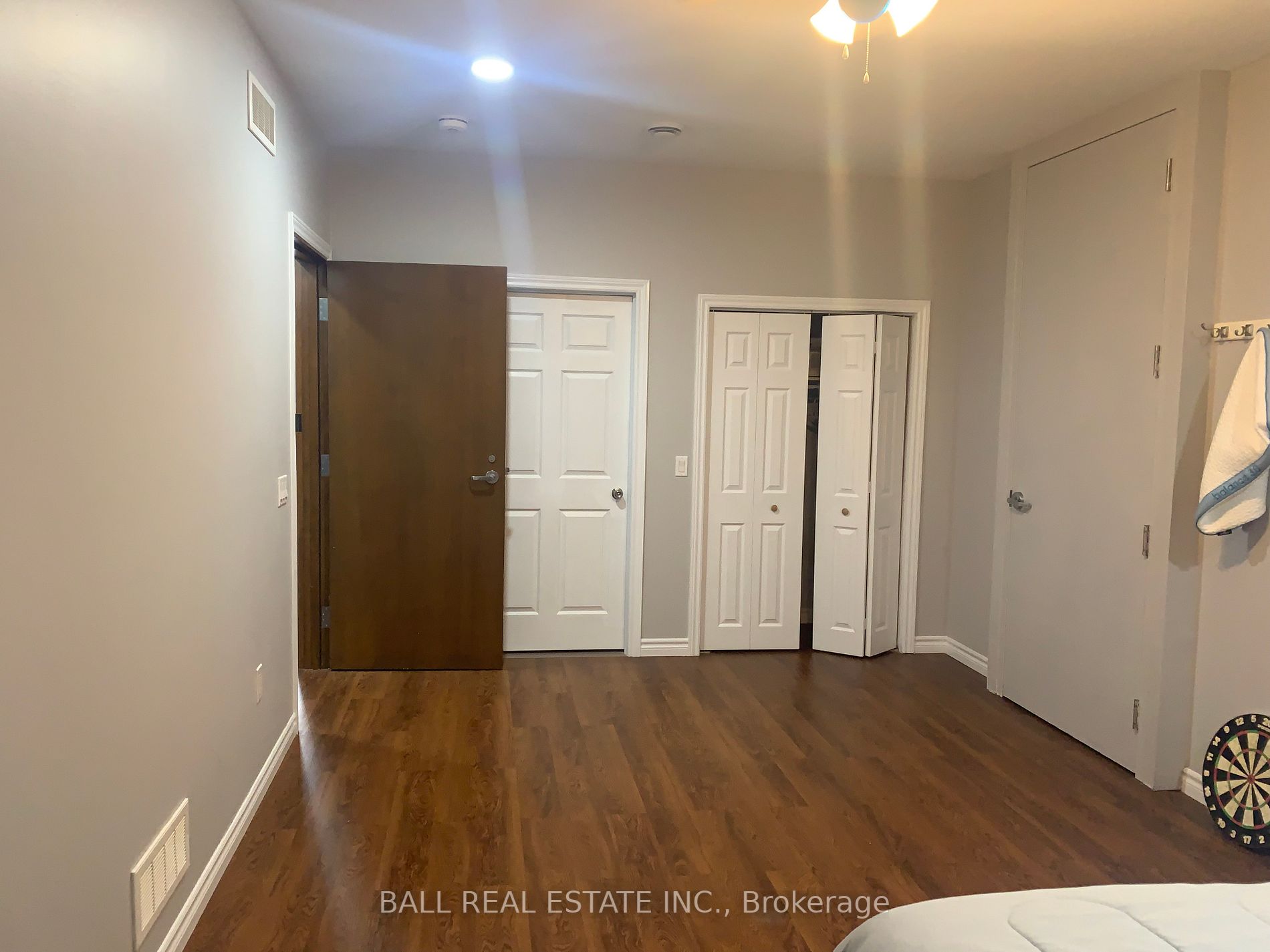 248 Front St N