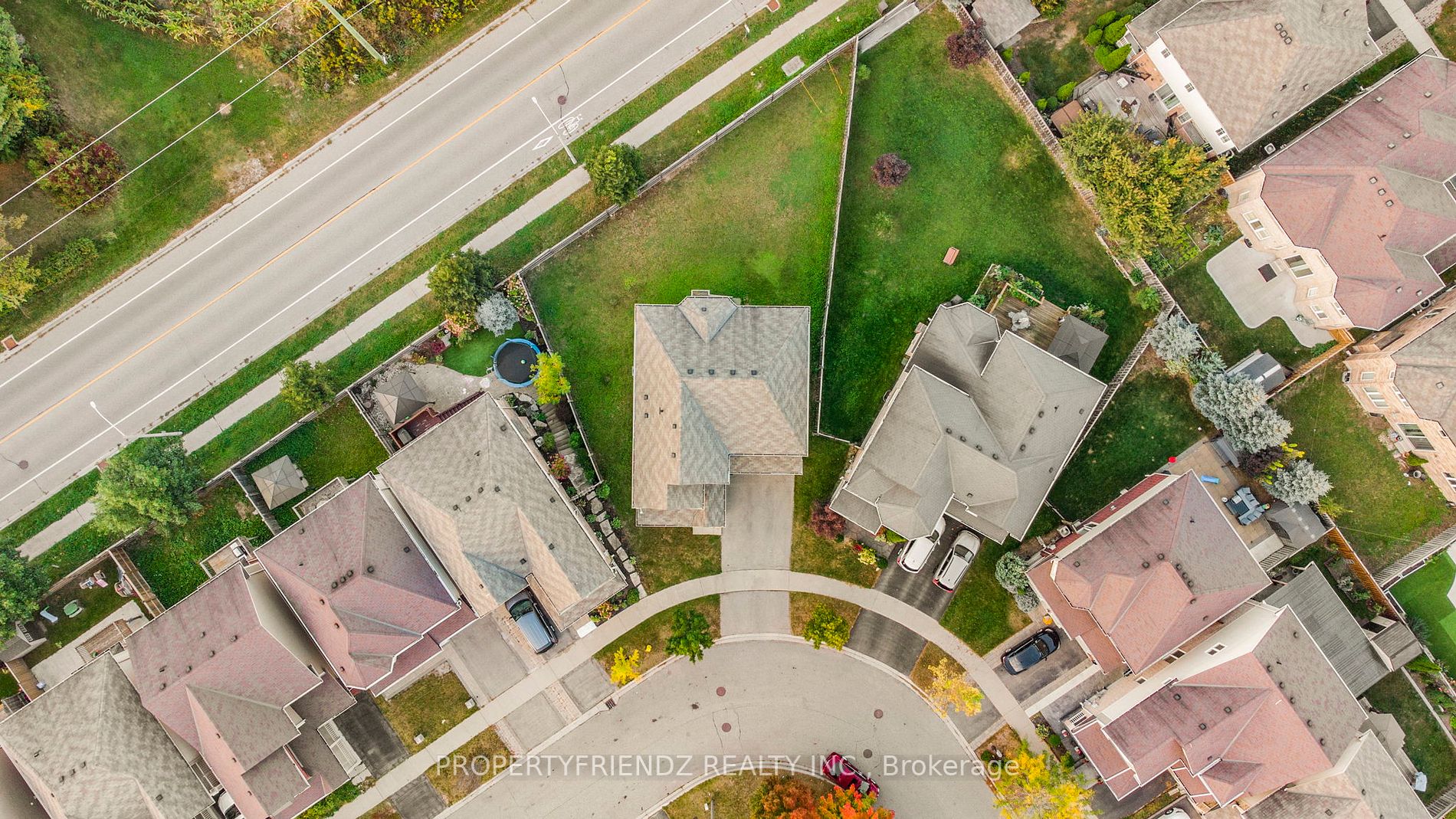 114 Holland Circ