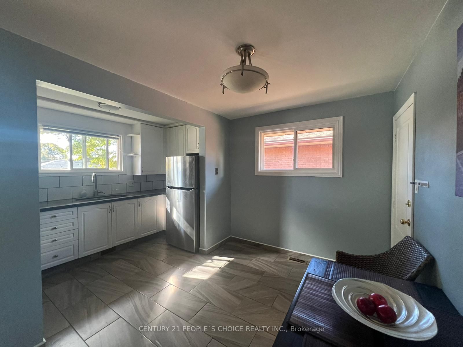 331 Victoria Rd N
