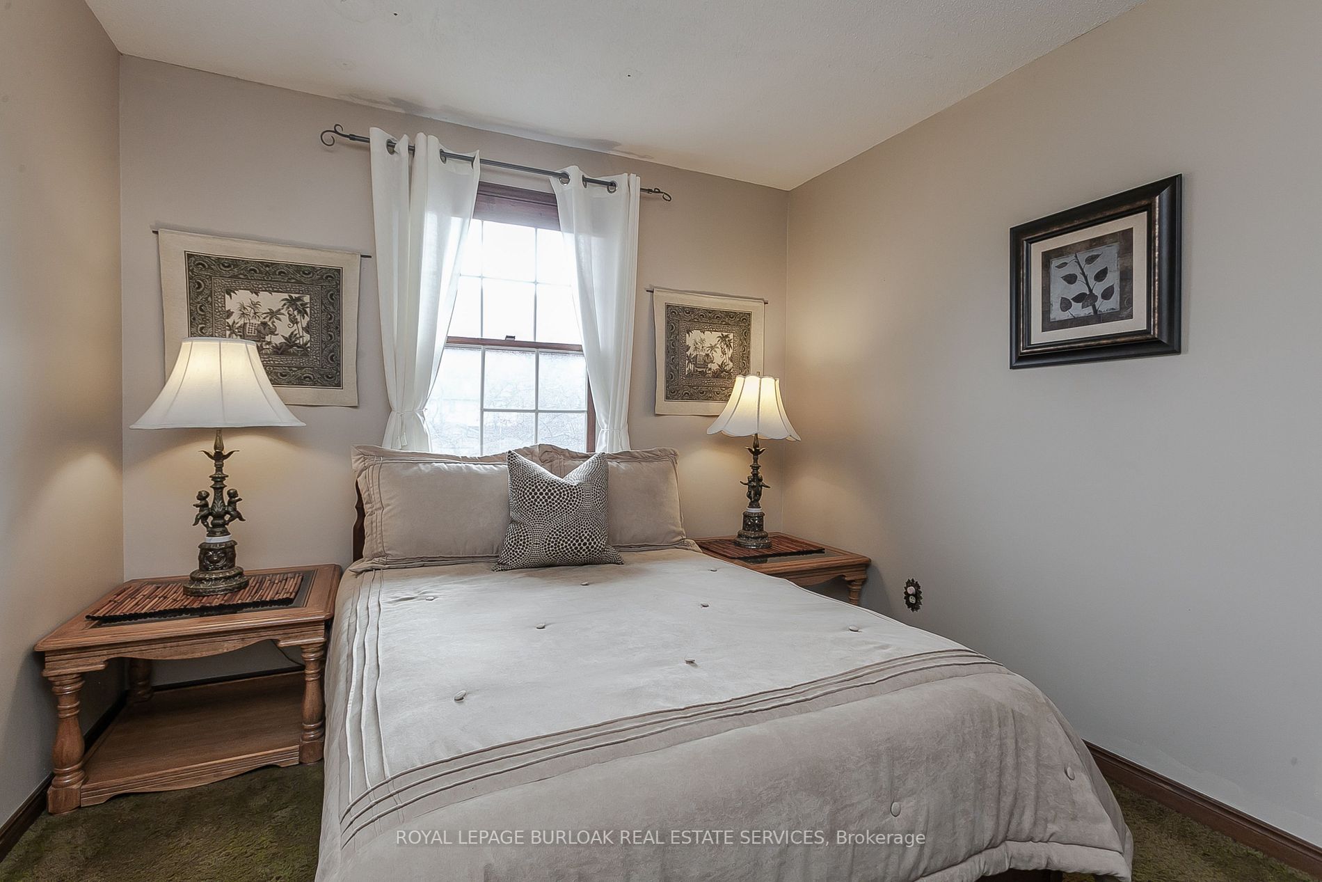 135 Glenashton Dr
