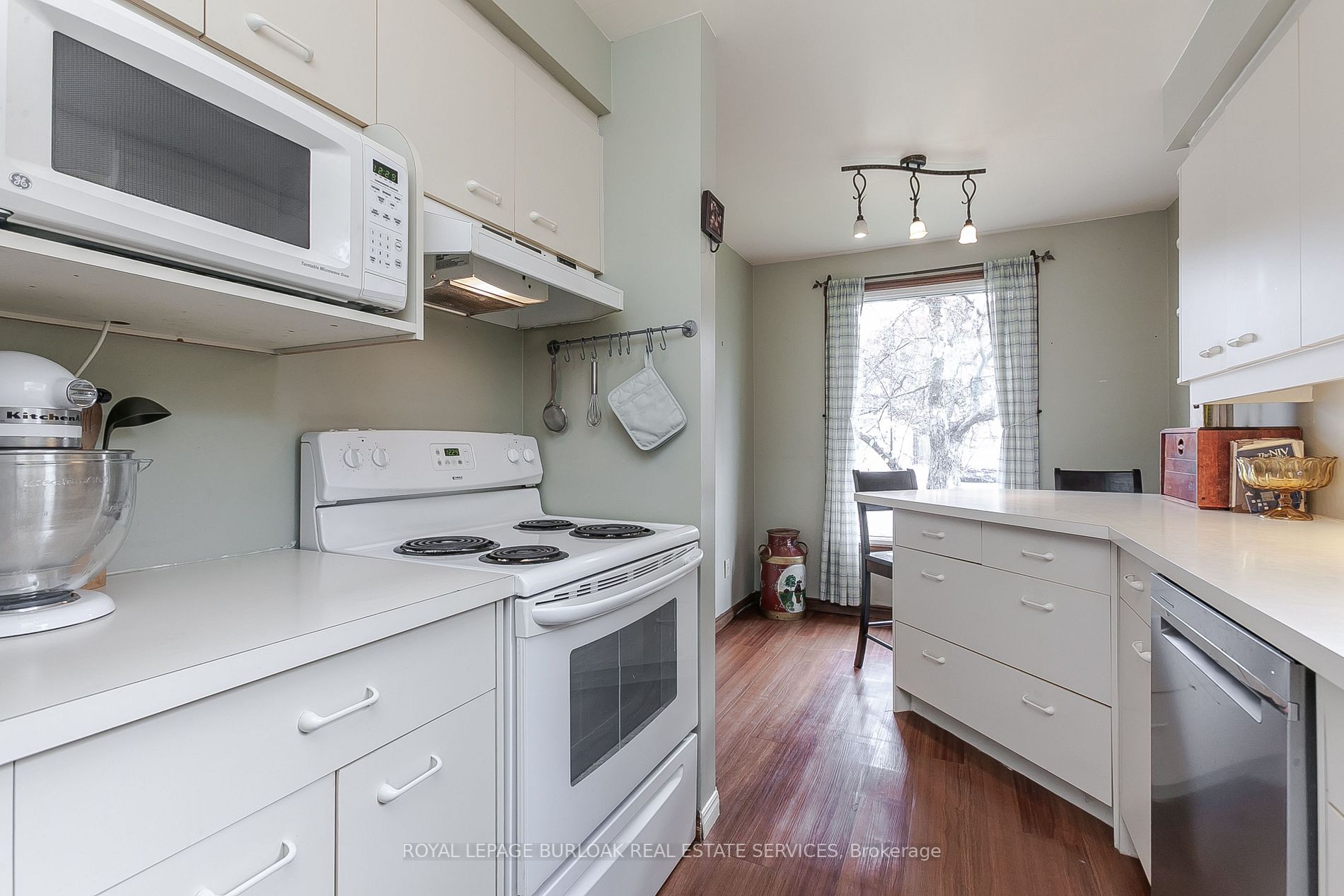 135 Glenashton Dr