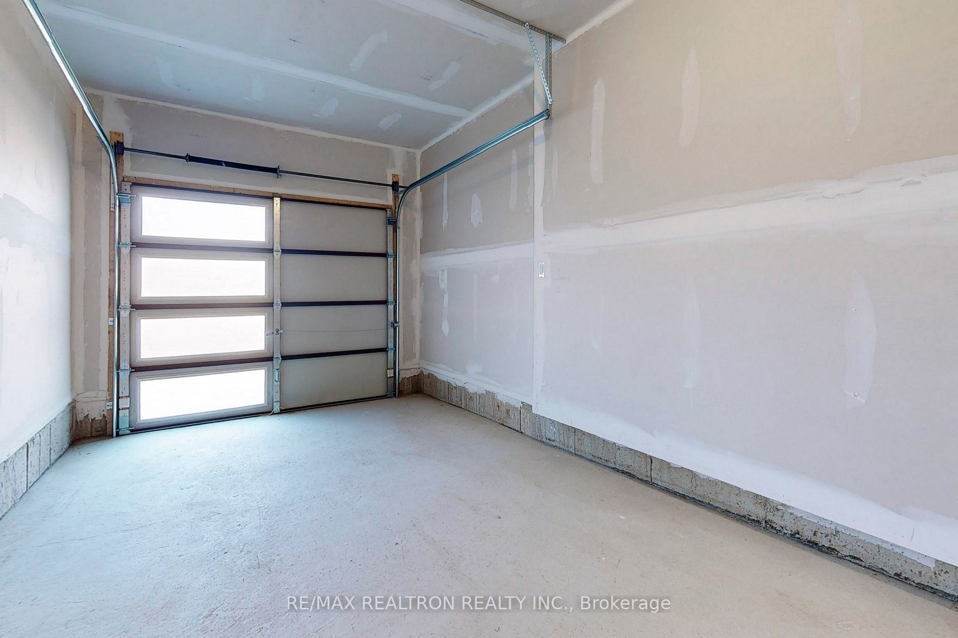 382 Barker Parkway
