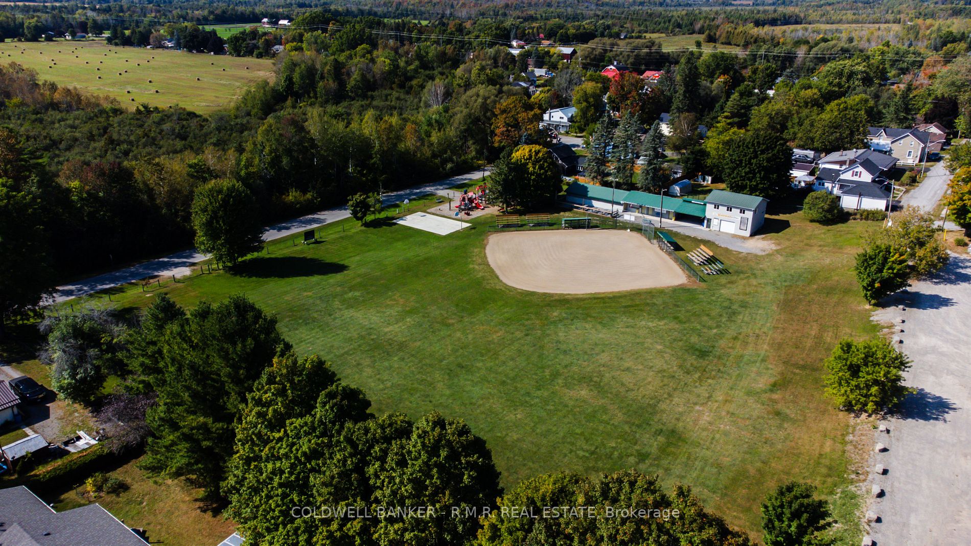 4 Riel Rd S