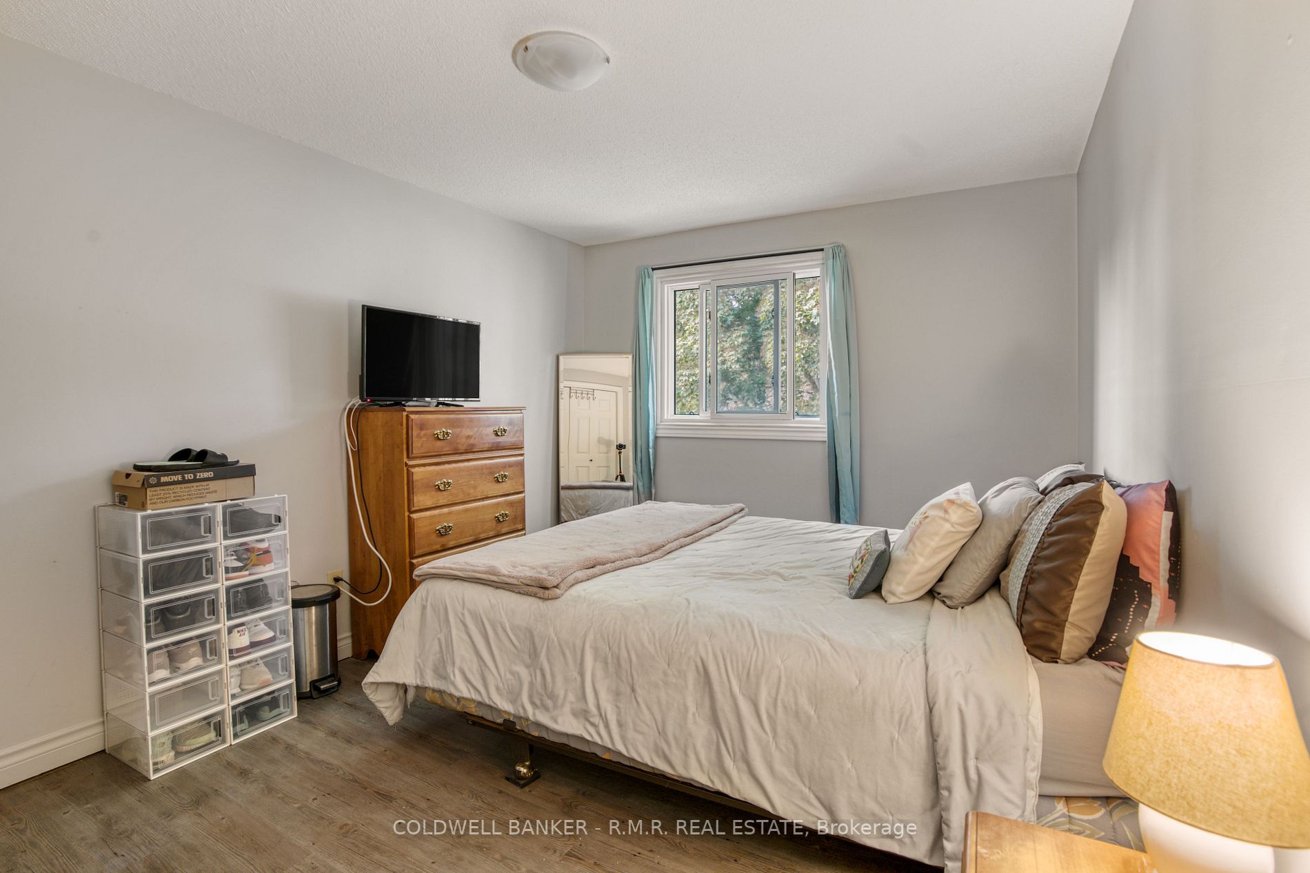 4 Riel Rd S