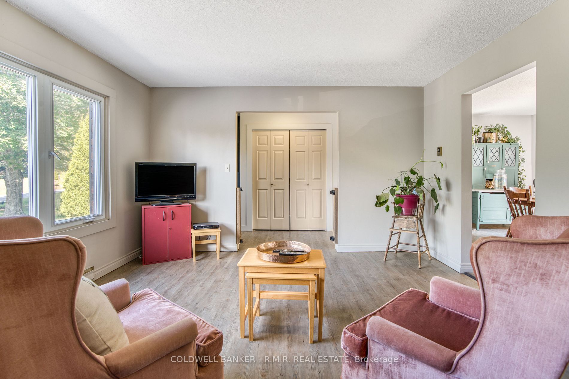 4 Riel Rd S
