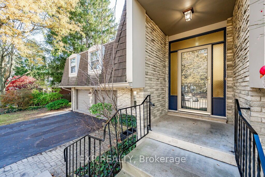 317 Hiawatha Dr