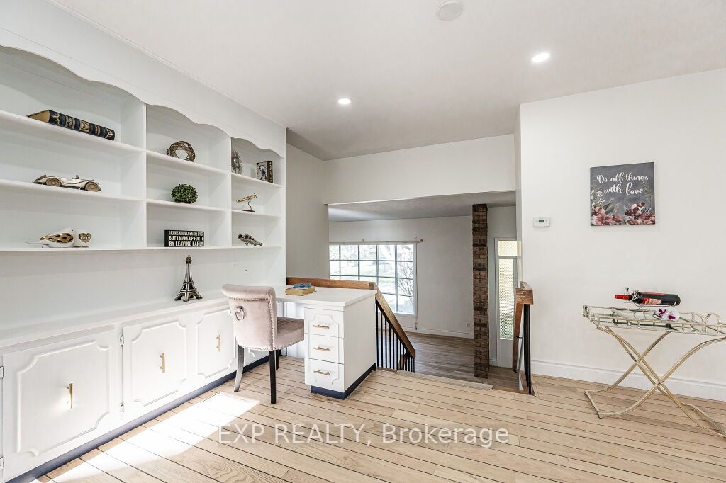 317 Hiawatha Dr