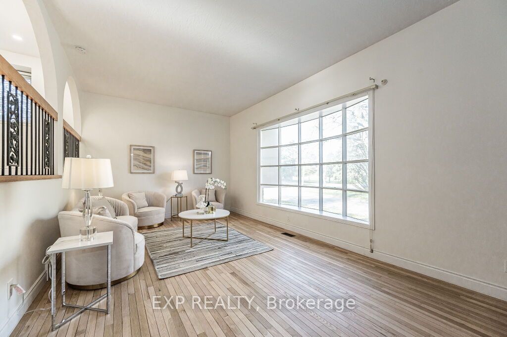 317 Hiawatha Dr