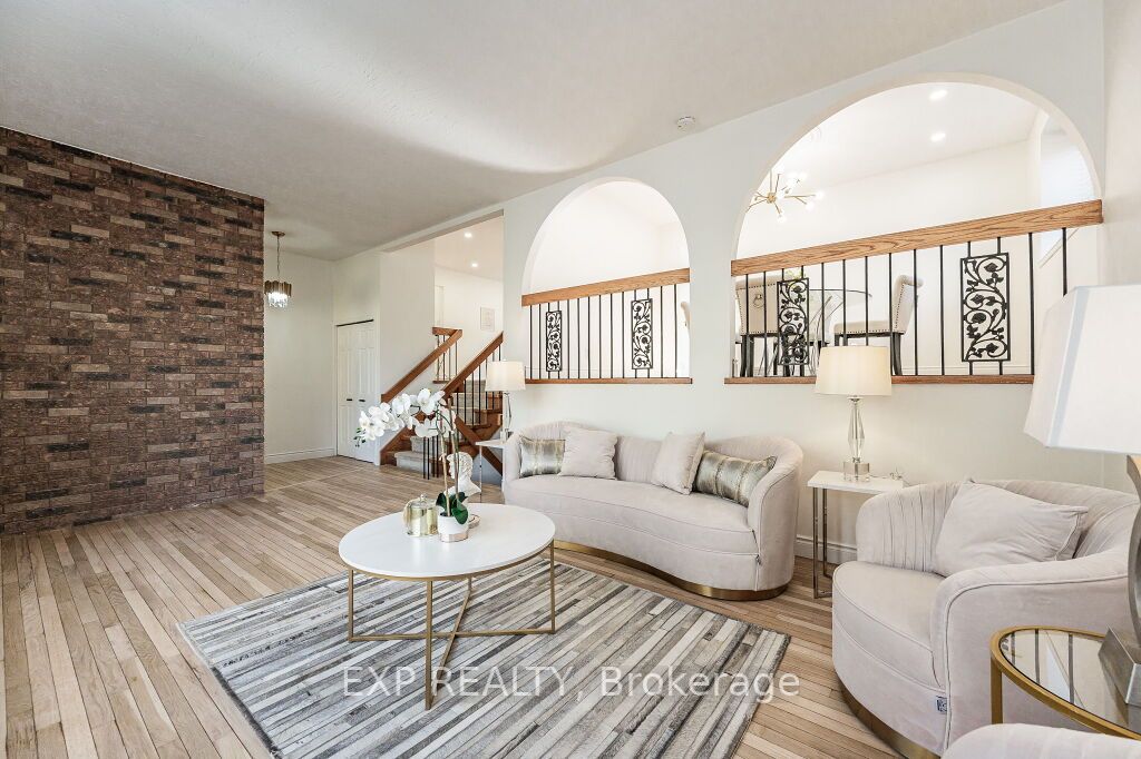 317 Hiawatha Dr