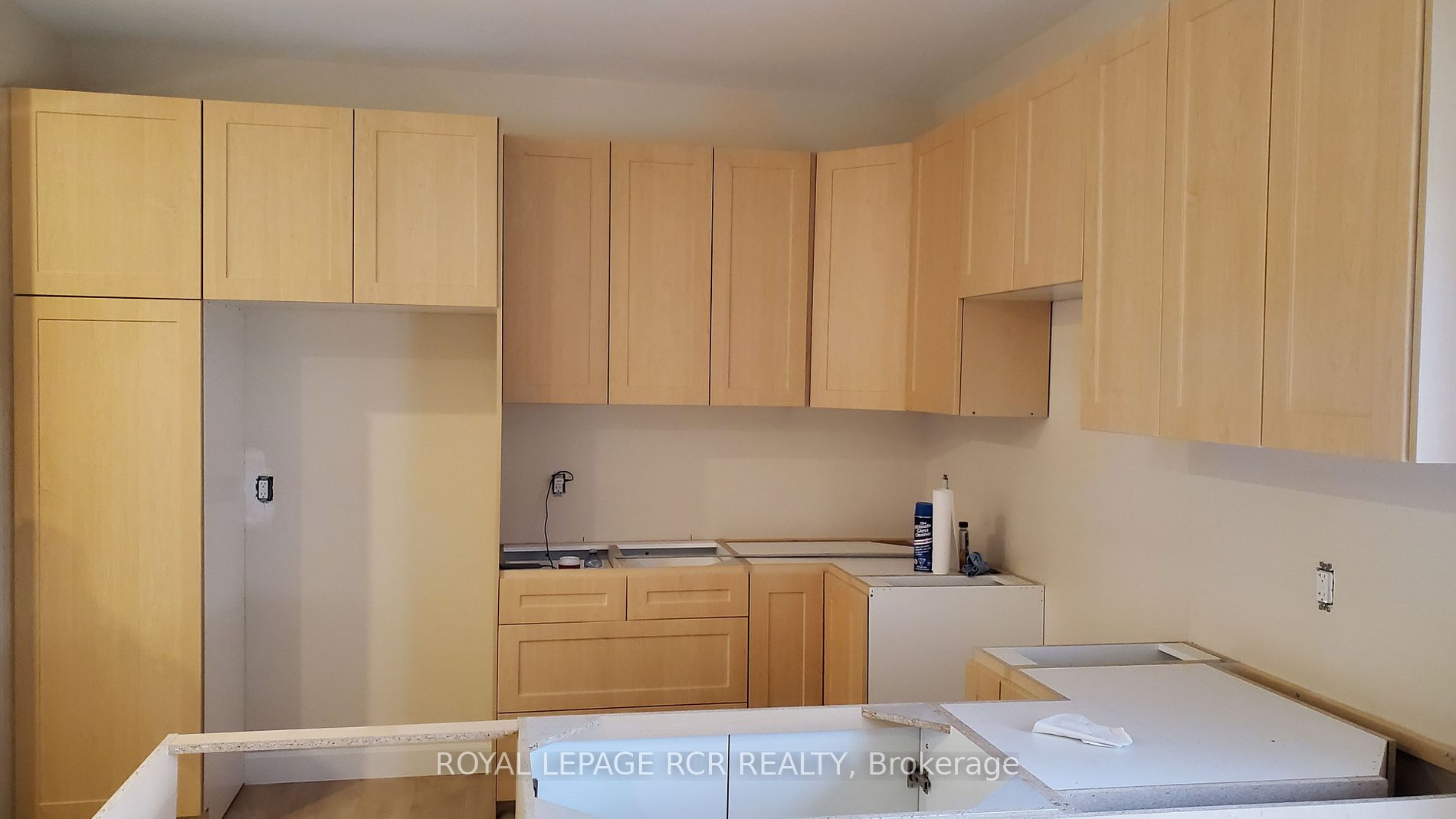 140 Gold Street W