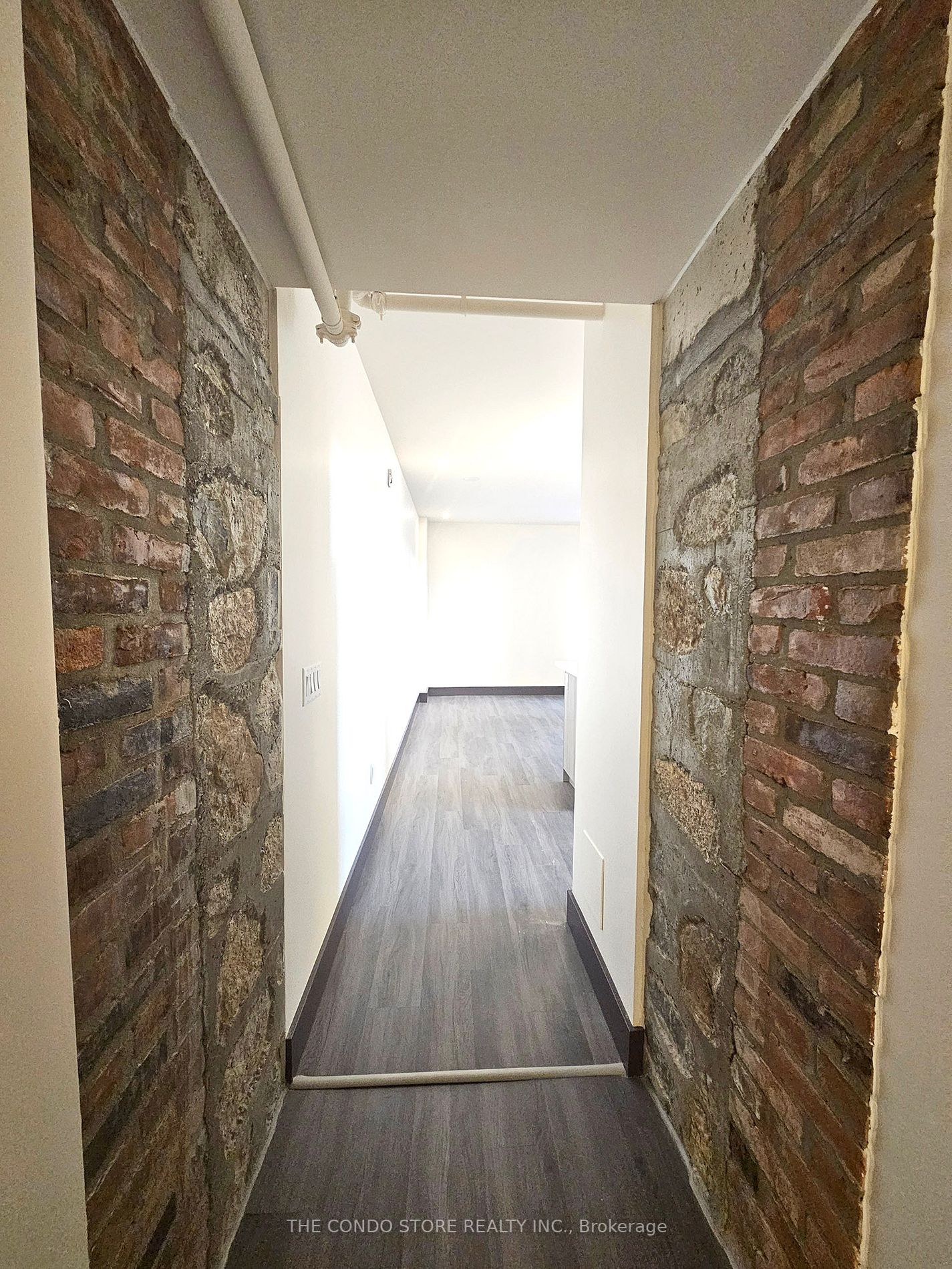121 King St E, #401
