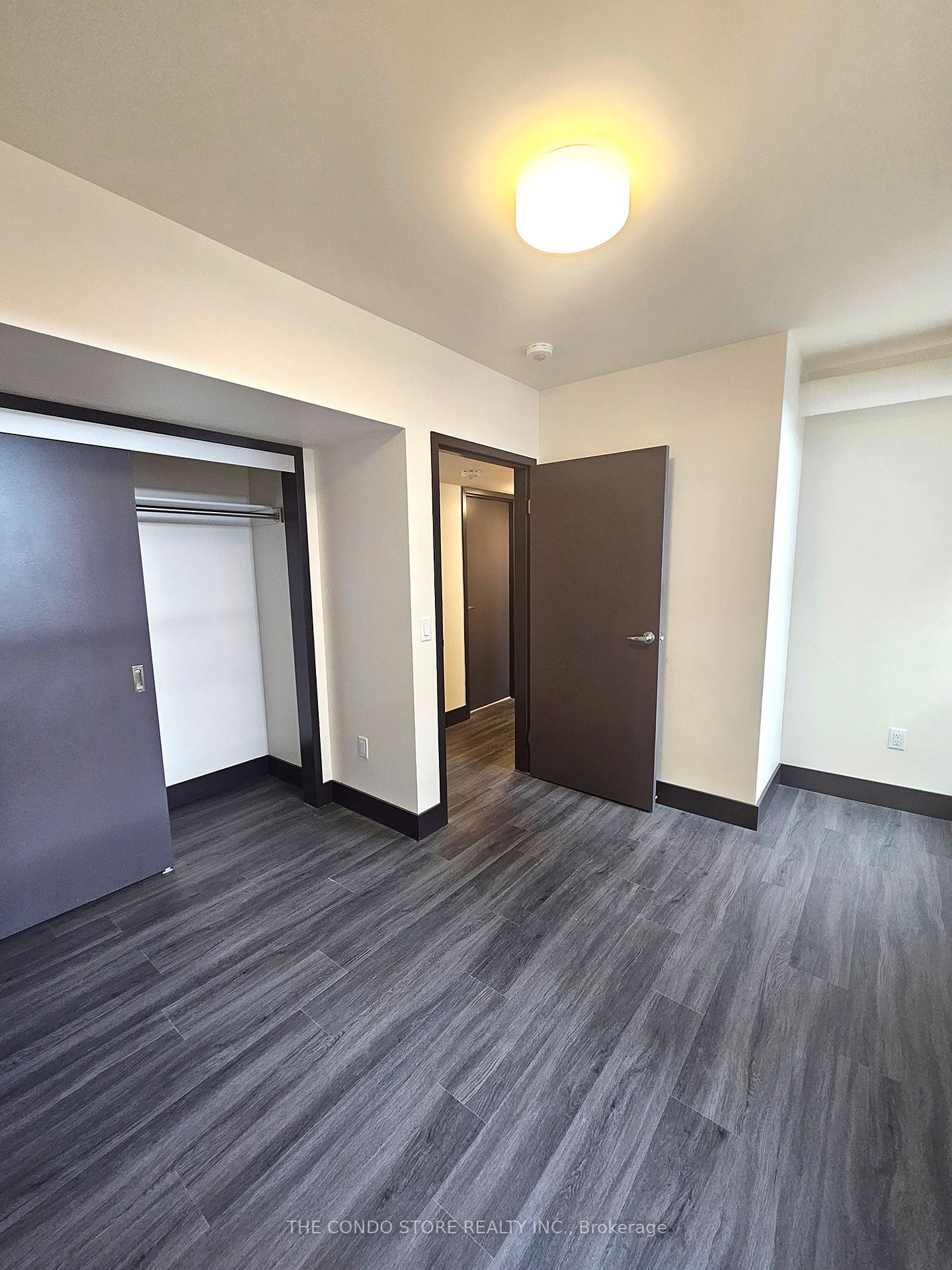 121 King St E, #401