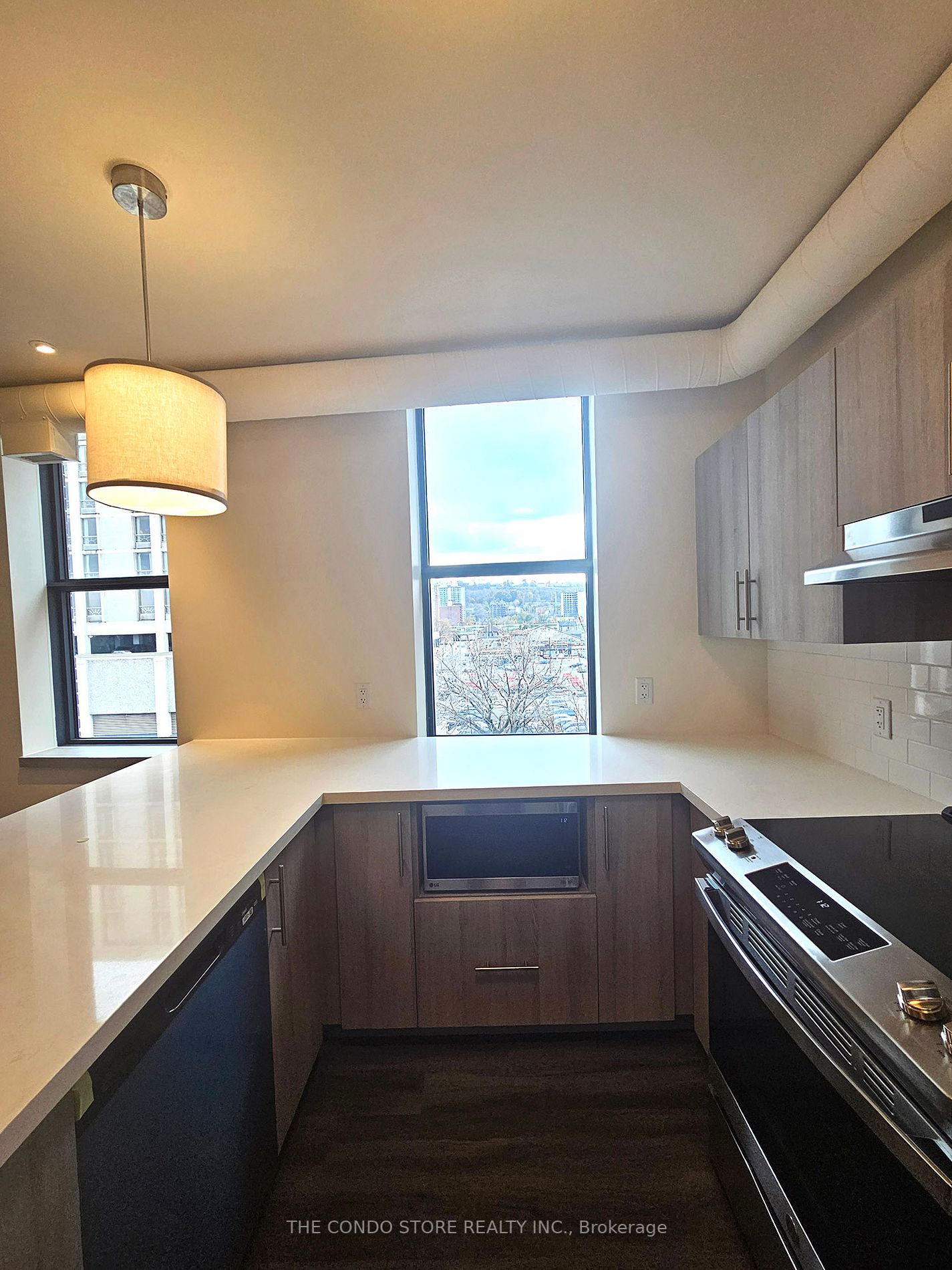 121 King St E, #401