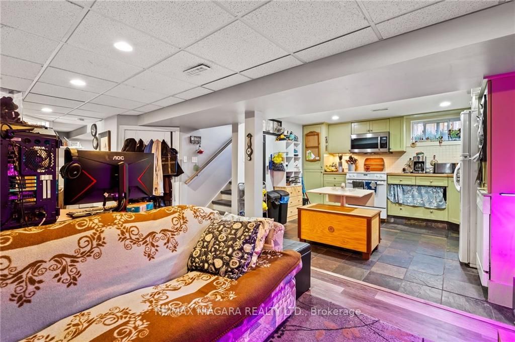 12 Alexandra Blvd