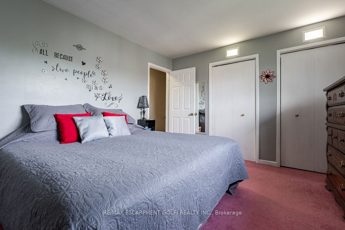 3229 Corry Cres