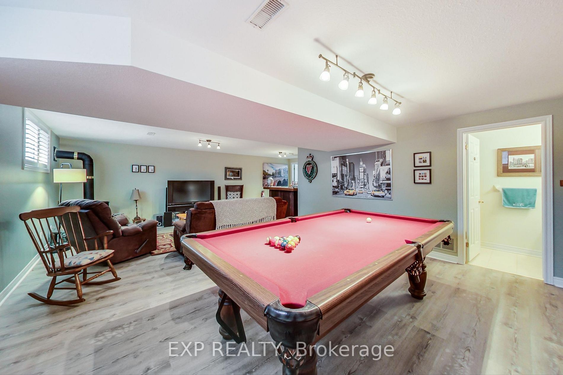 211 Niagara St