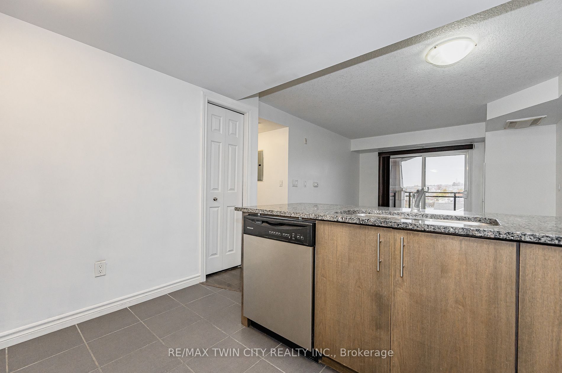 155 Commonwealth St, #410