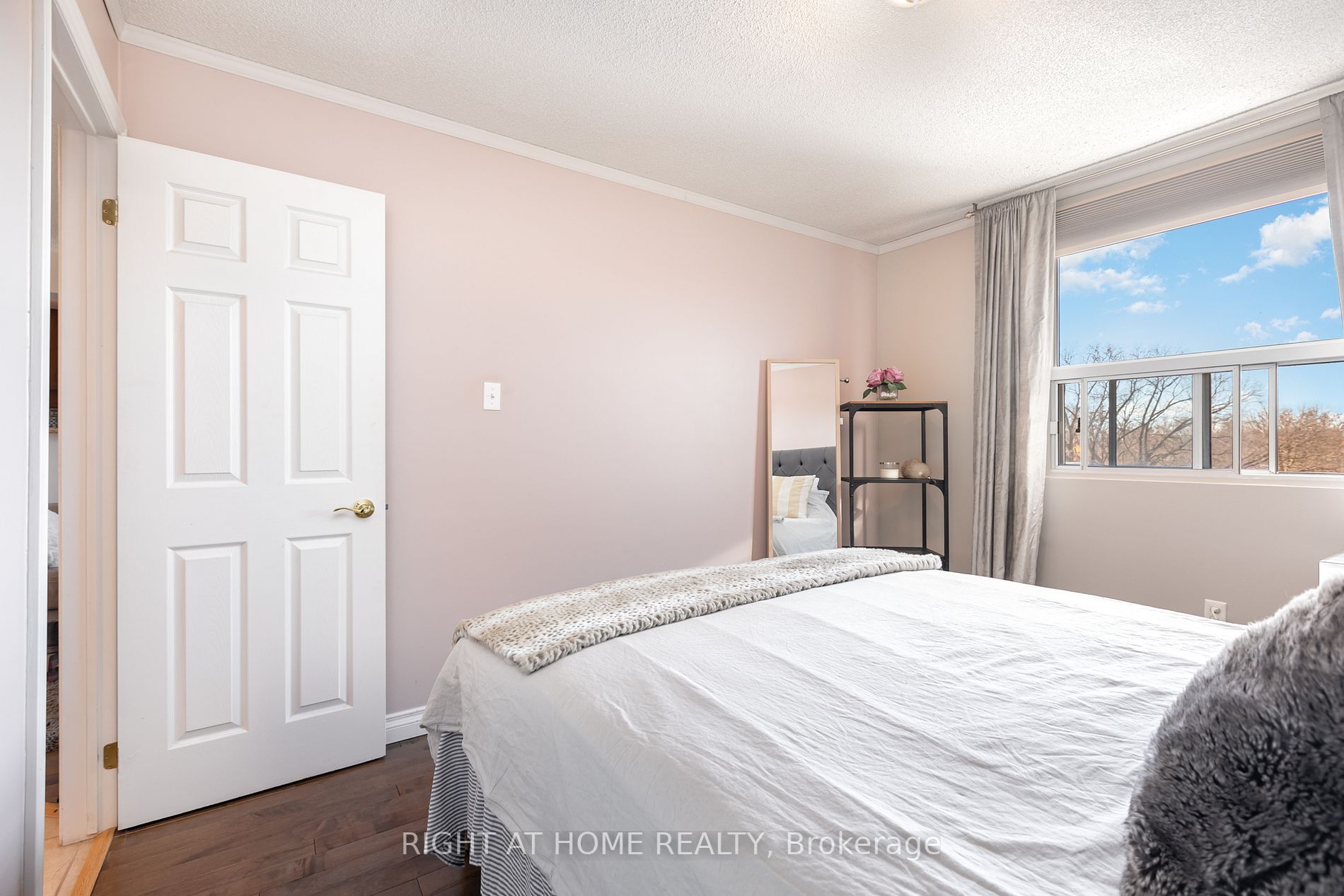793 Colborne St E, #503