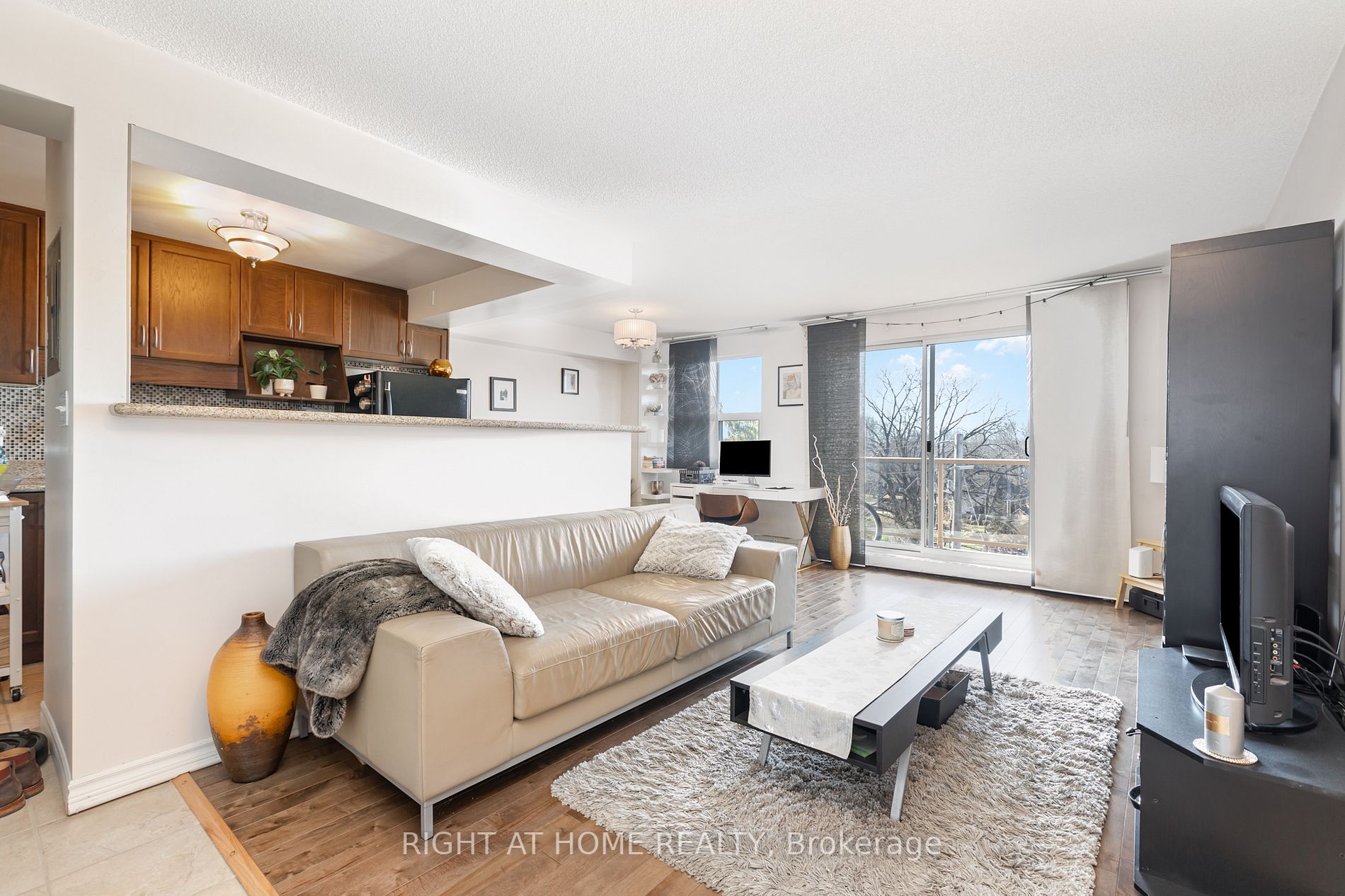 793 Colborne St E, #503