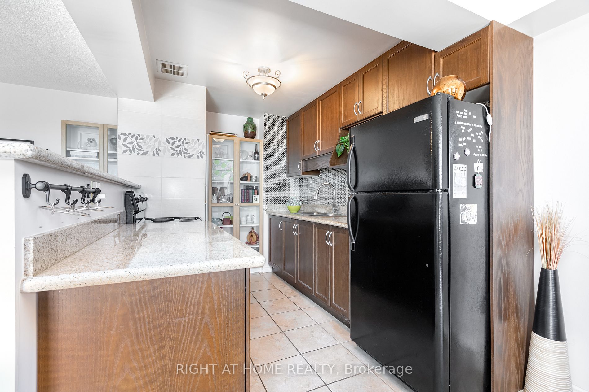 793 Colborne St E, #503