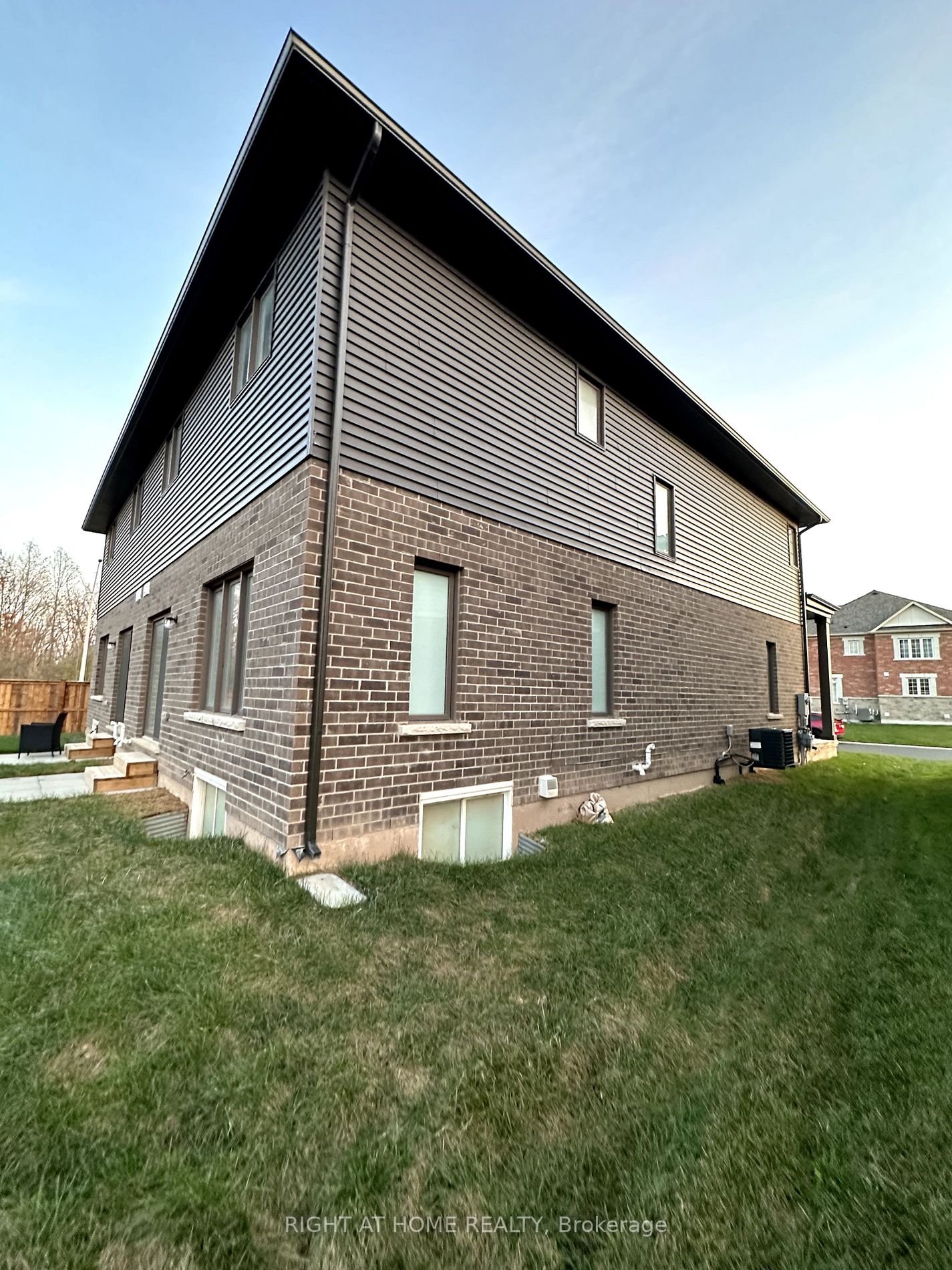 4237 Shuttleworth Dr Dr N