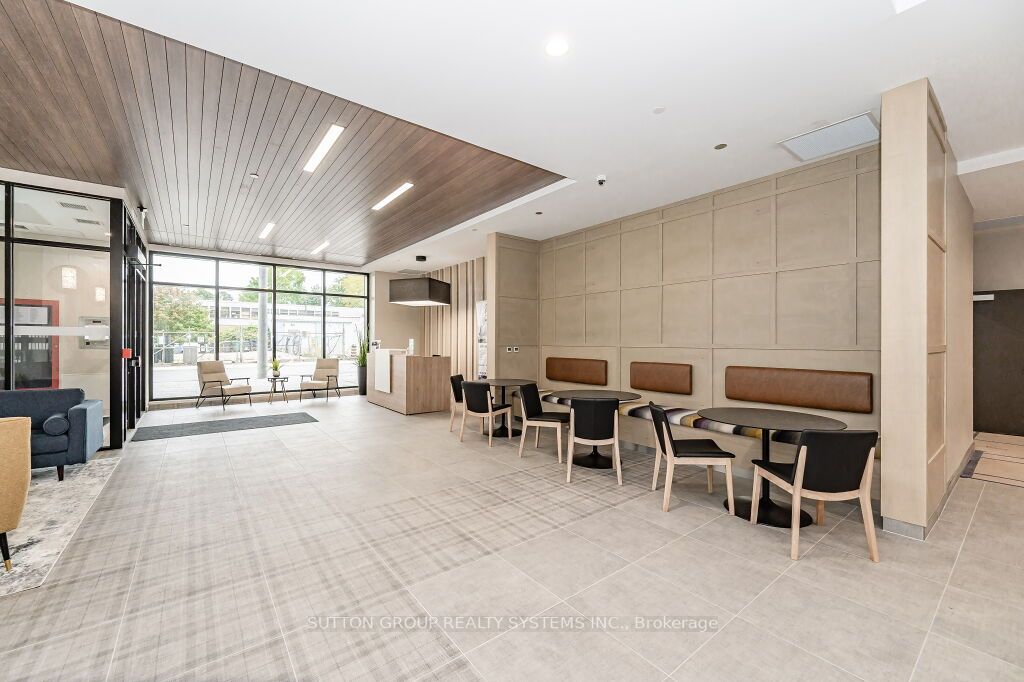108 Garment St, #404