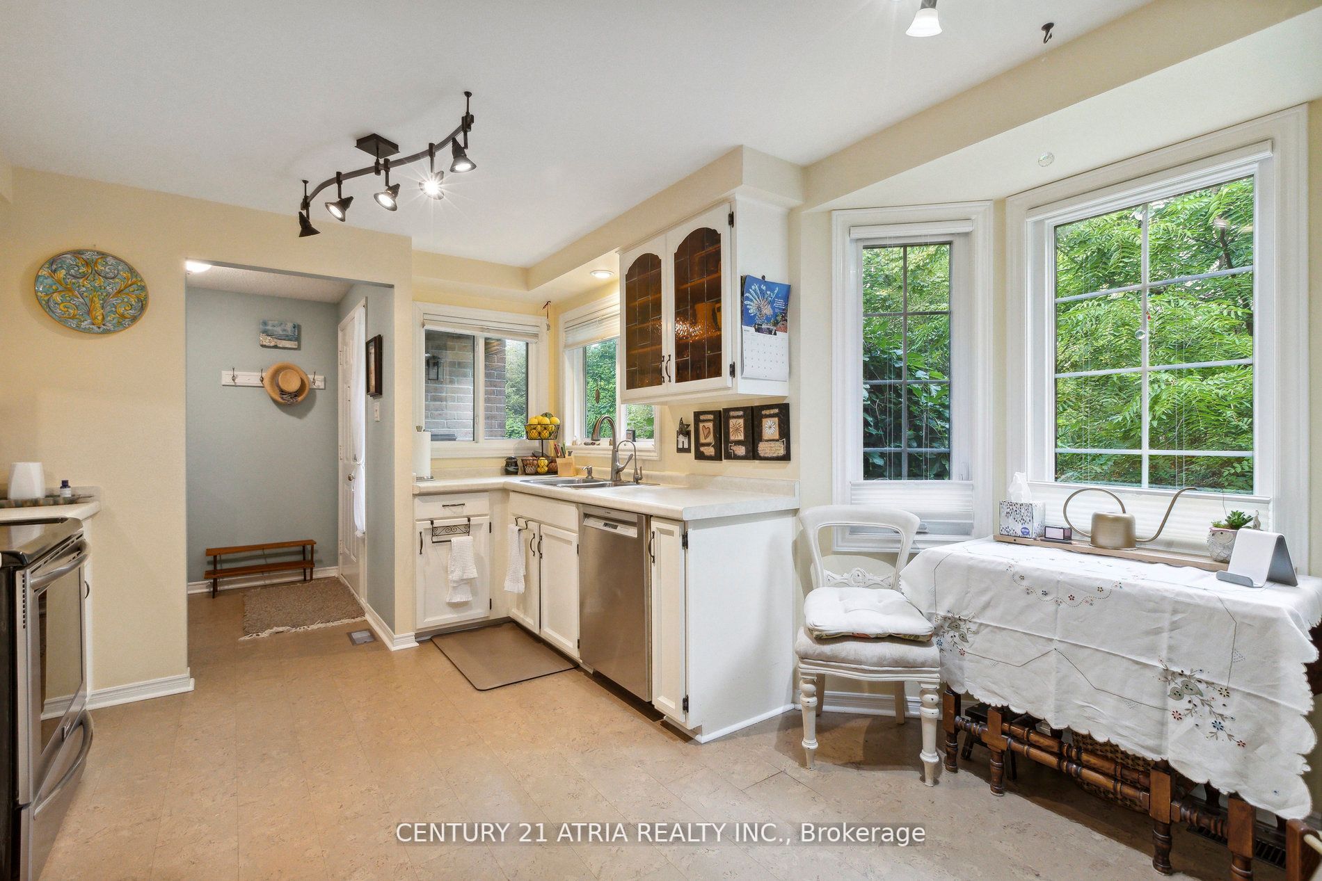 112 Woodlawn Rd E, #2