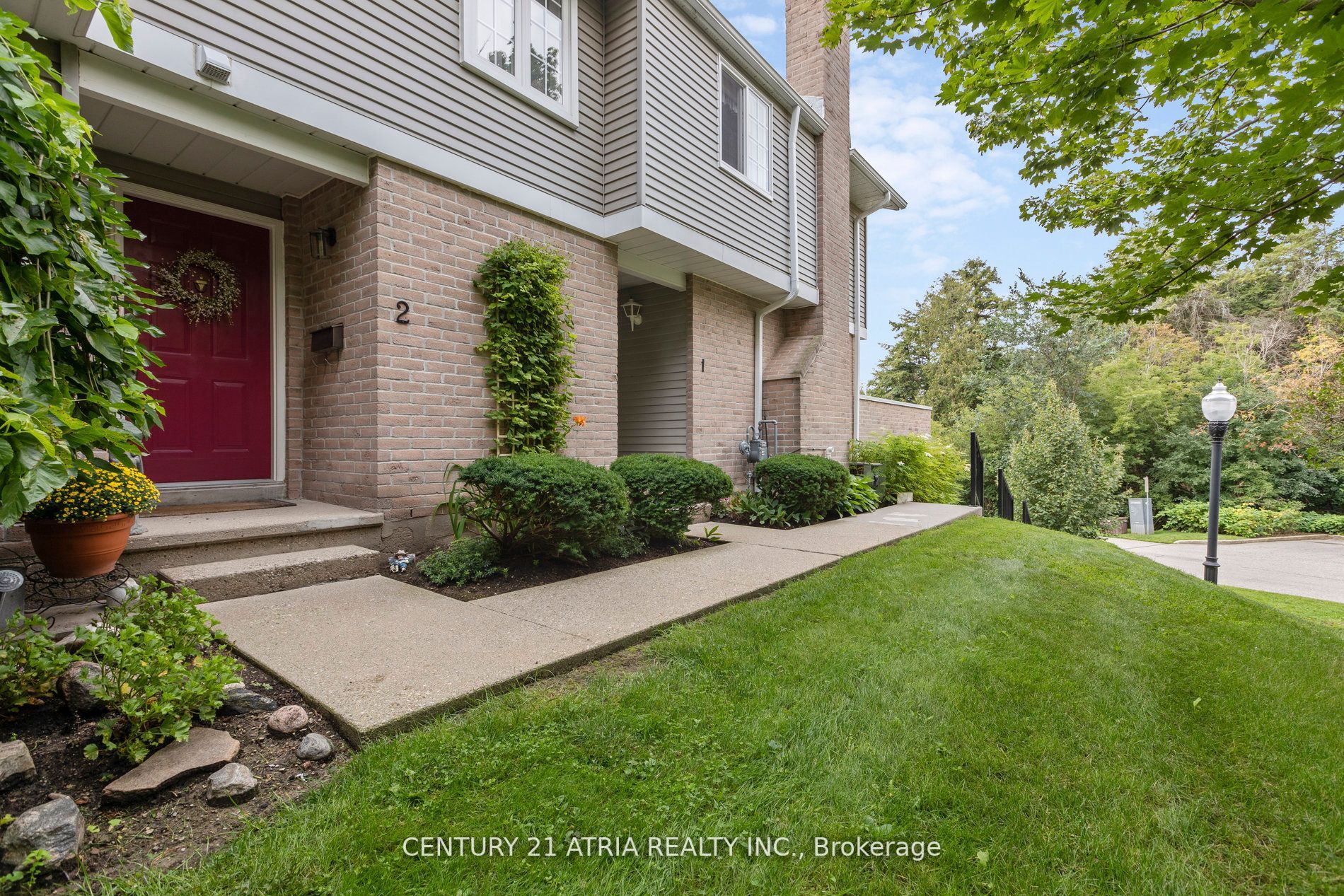 112 Woodlawn Rd E, #2