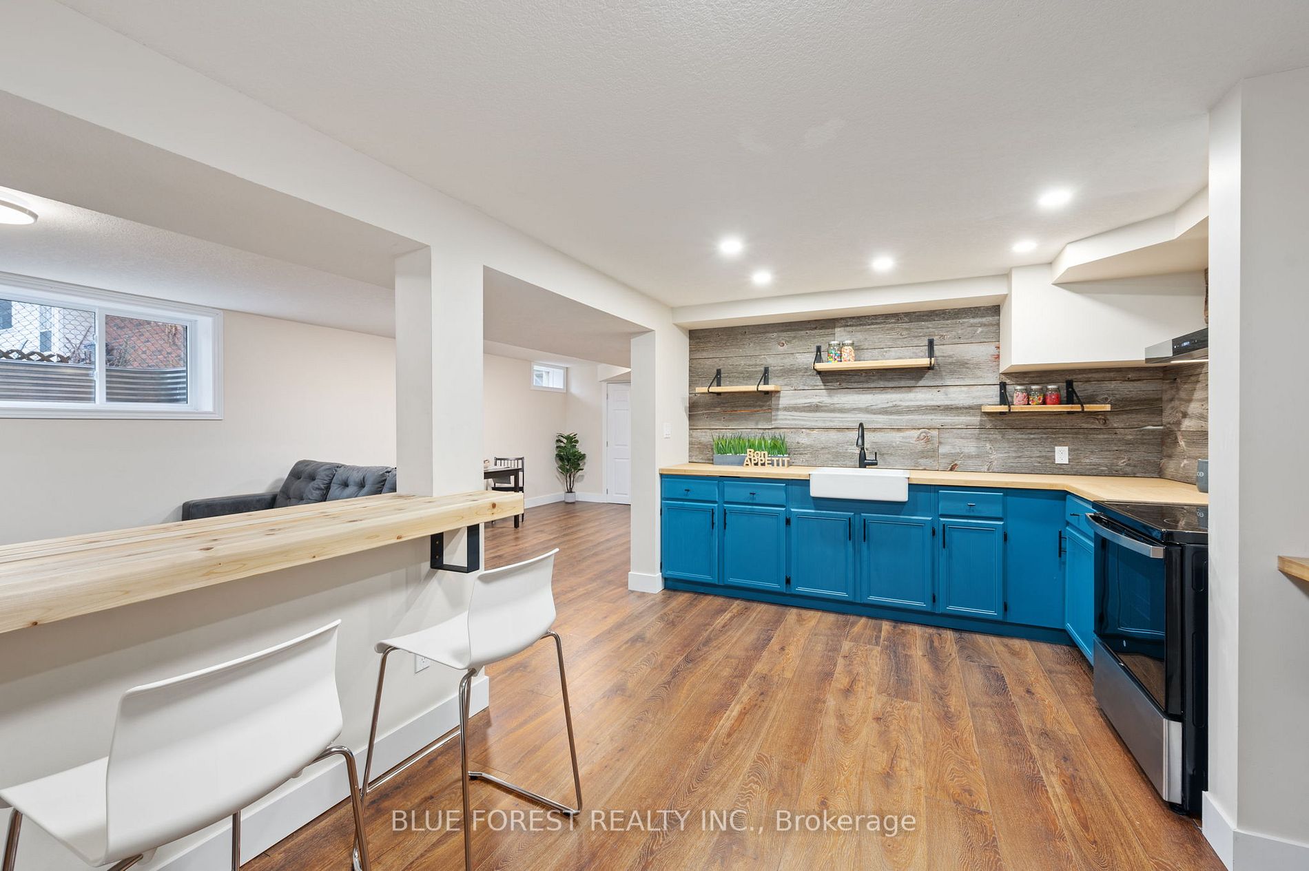 68 Dennis Ave