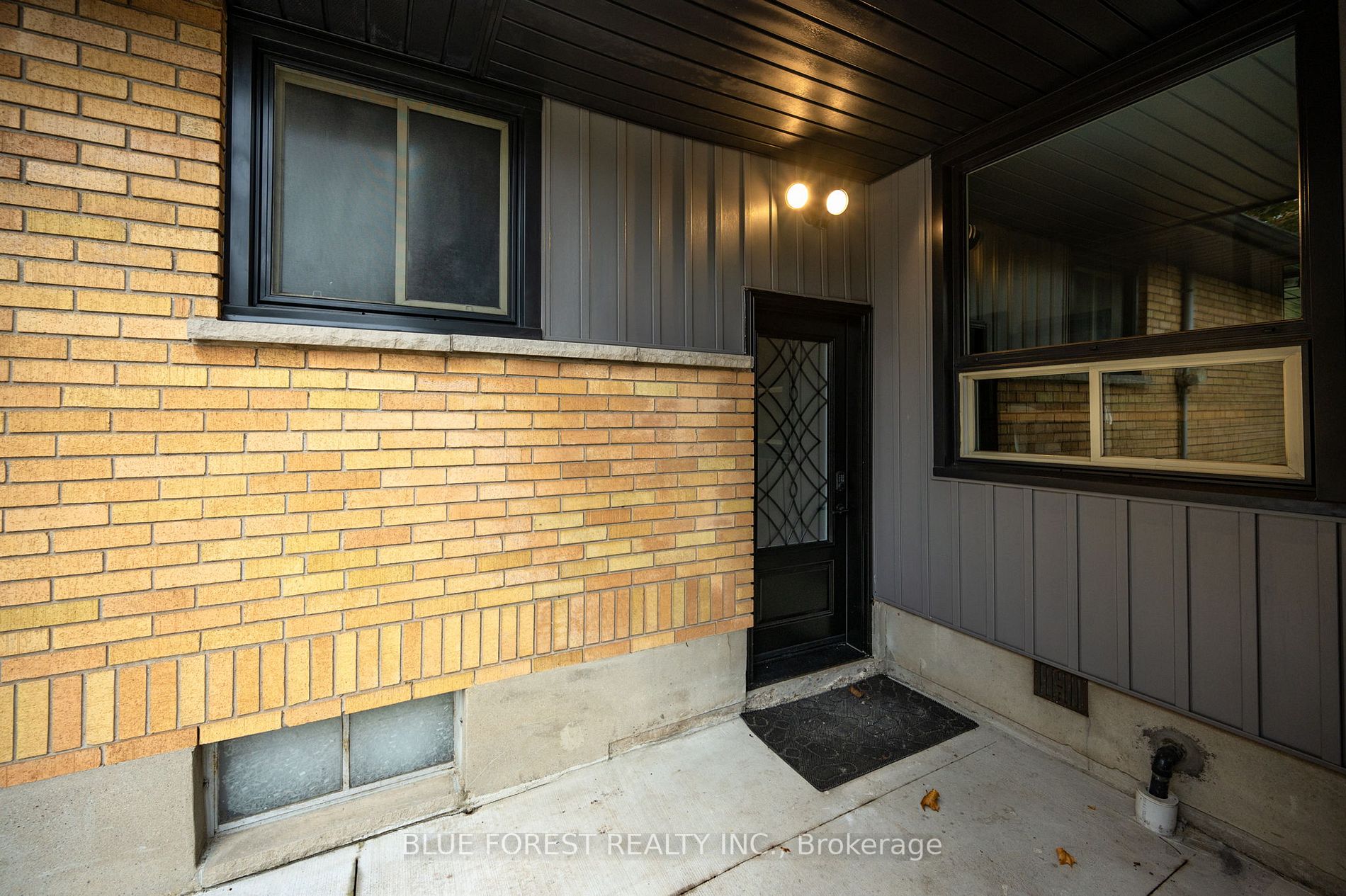 68 Dennis Ave