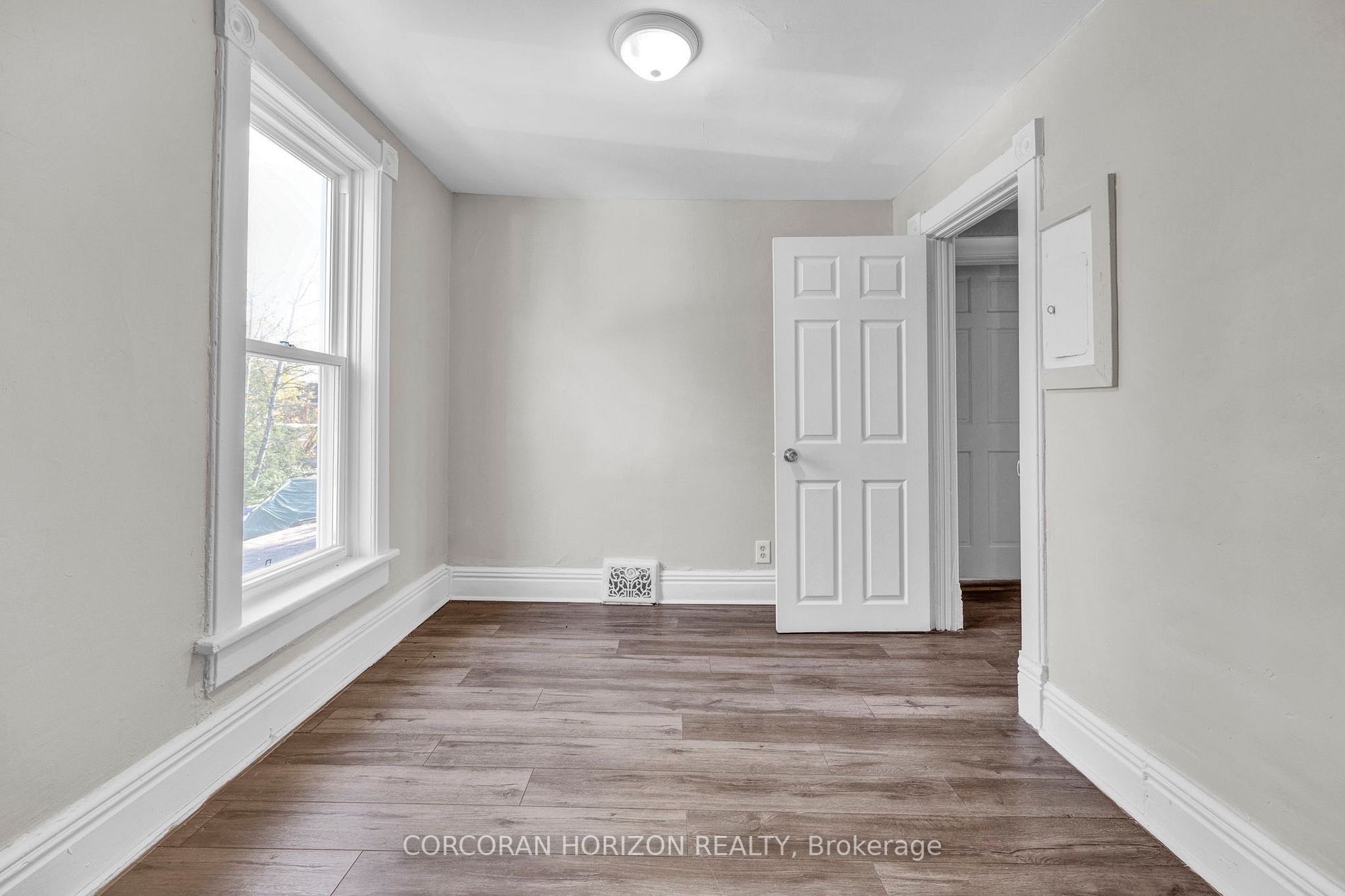 355 Hedley St