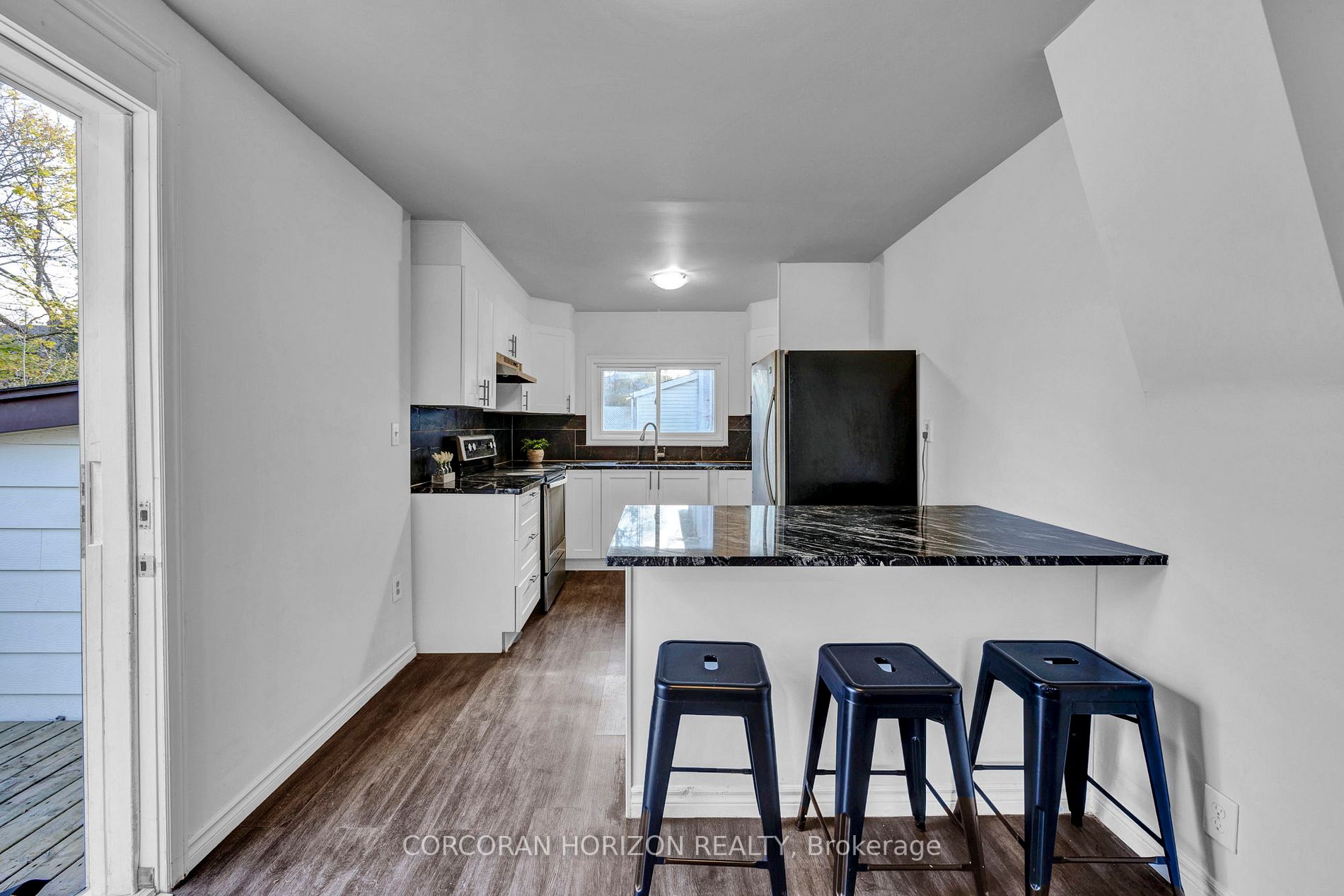 355 Hedley St