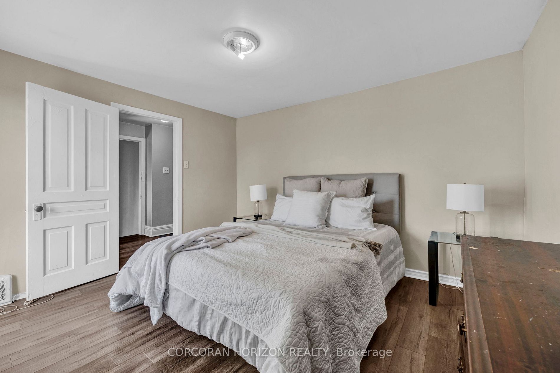 355 Hedley St