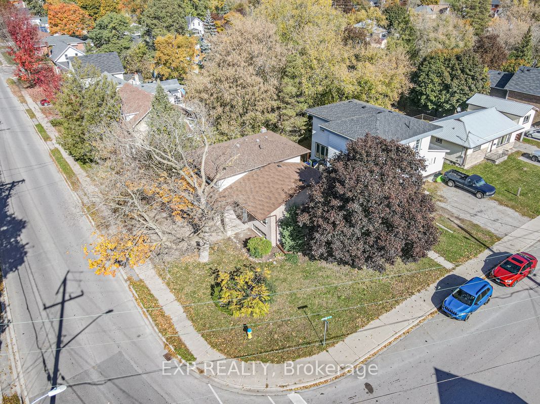 60 Albert St S