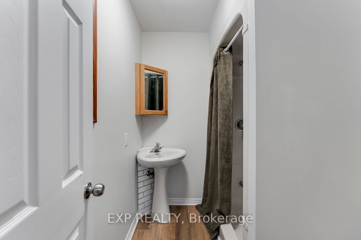 60 Albert St S
