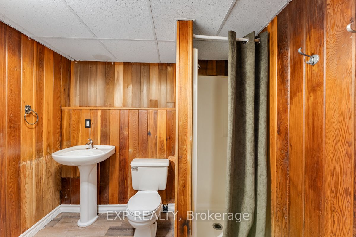 60 Albert St S