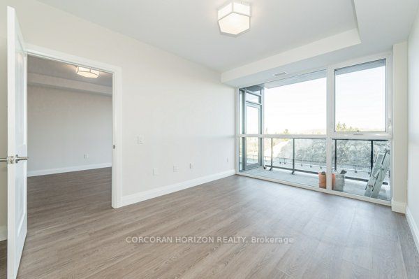 460 Columbia St W, #903