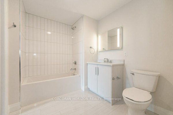 460 Columbia St W, #903