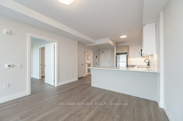 460 Columbia St W, #903